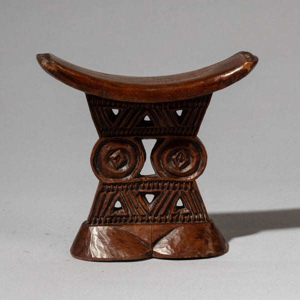A FINE EARLY SHONA TRIBE HEADREST, ZIMBABAWE EX UK COLLECTION  ( No 4520)
