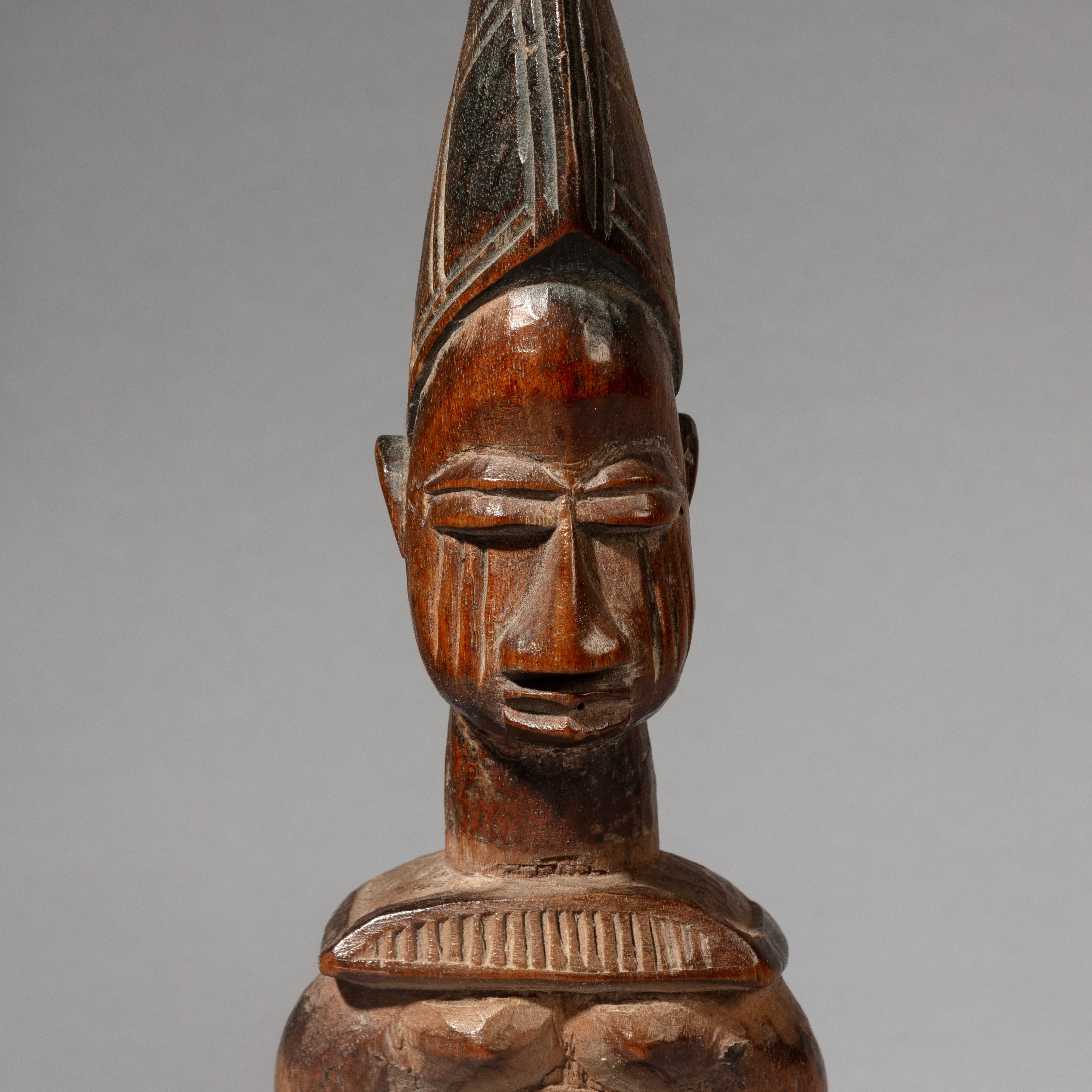 A FINE OLD  IBEJI  YORUBA TRIBE OF NIGERIA ( No 4495 )