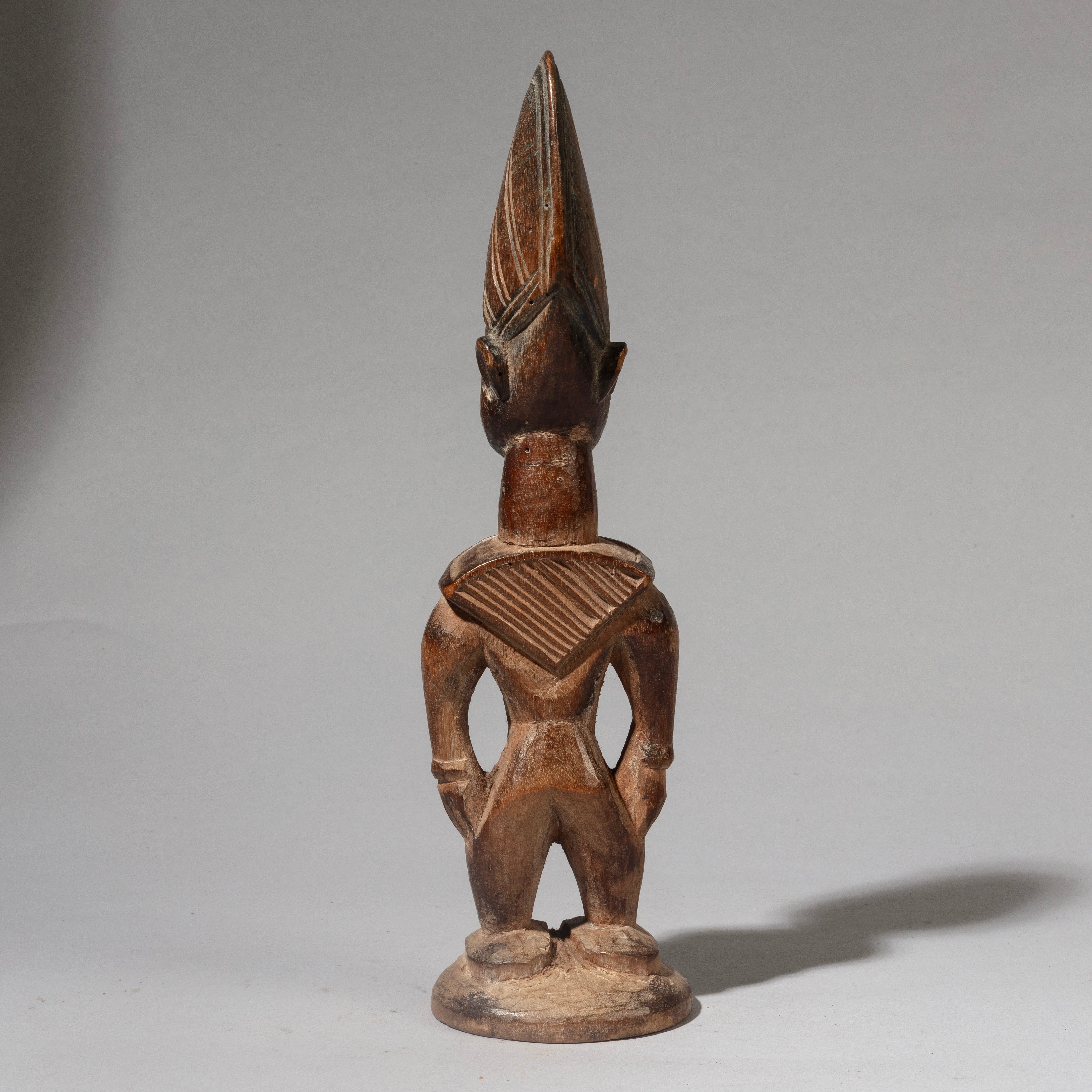 A FINE OLD  IBEJI  YORUBA TRIBE OF NIGERIA ( No 4495 )