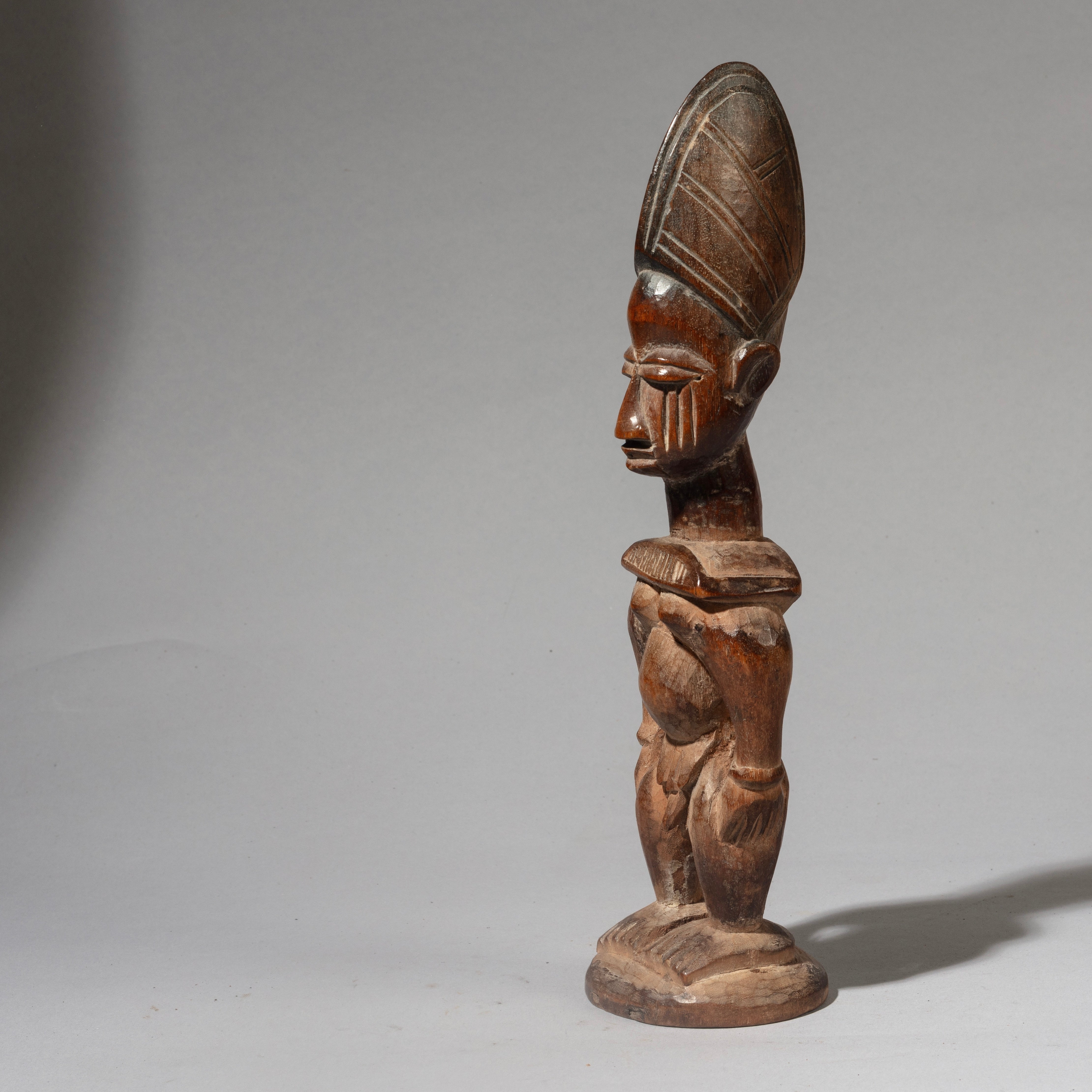 A FINE OLD  IBEJI  YORUBA TRIBE OF NIGERIA ( No 4495 )
