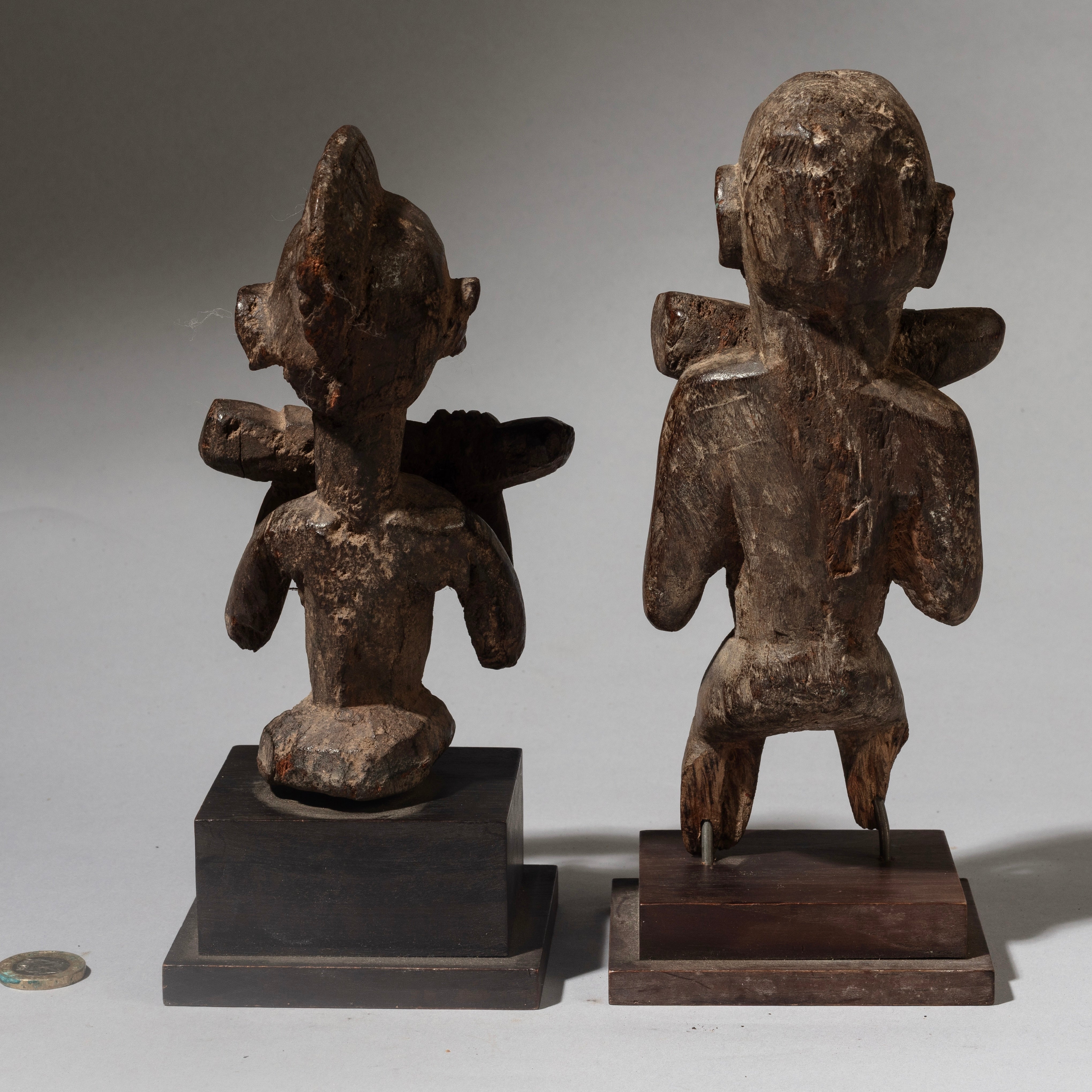 A UNUSUAL PAIR OF FINE FON TRIBE STATUES FROM BENIN  ( No 4498 )