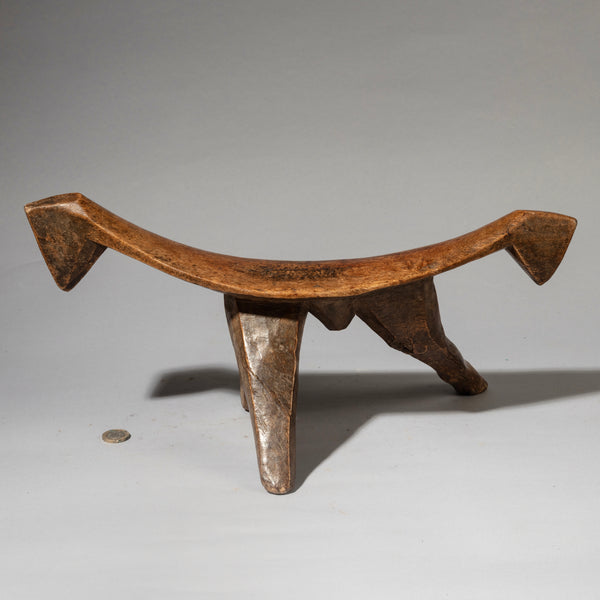 AN ATTRACTIVE DOUBLE HEADED LARGE DINKA TRIBE HEADREST [ No 4519 )