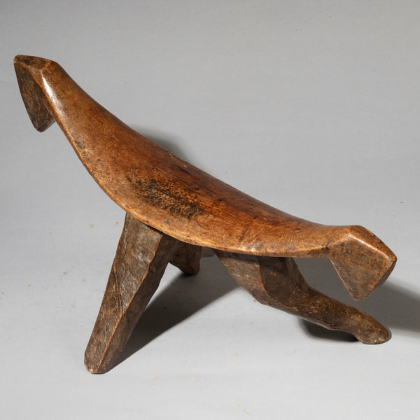 AN ATTRACTIVE DOUBLE HEADED LARGE DINKA TRIBE HEADREST [ No 4519 )
