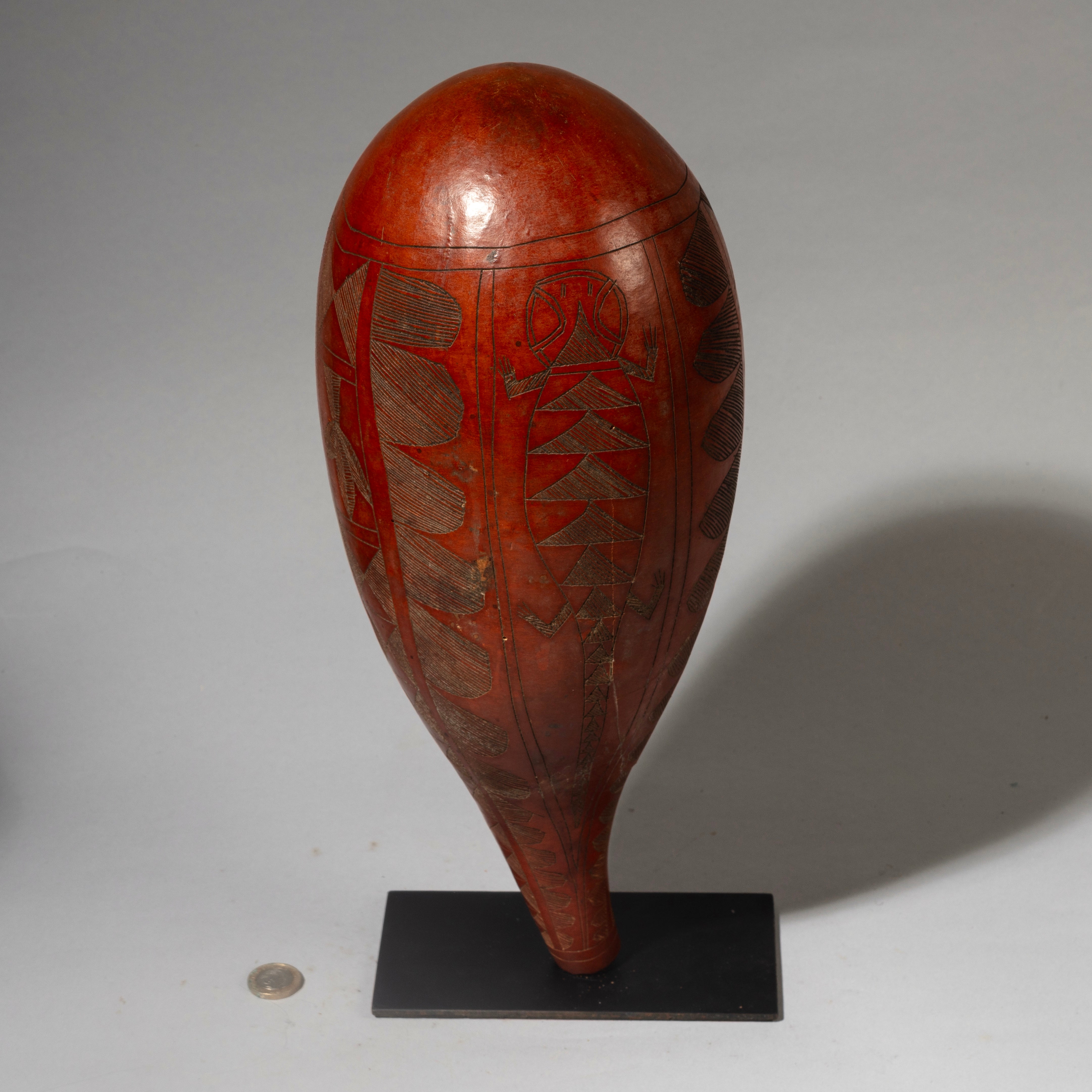 A BEAUTIFUL LARGE ENGRAVED CALABASH  FROM HAUSA TRIBE OF NIGERIA  ( No 4507 )