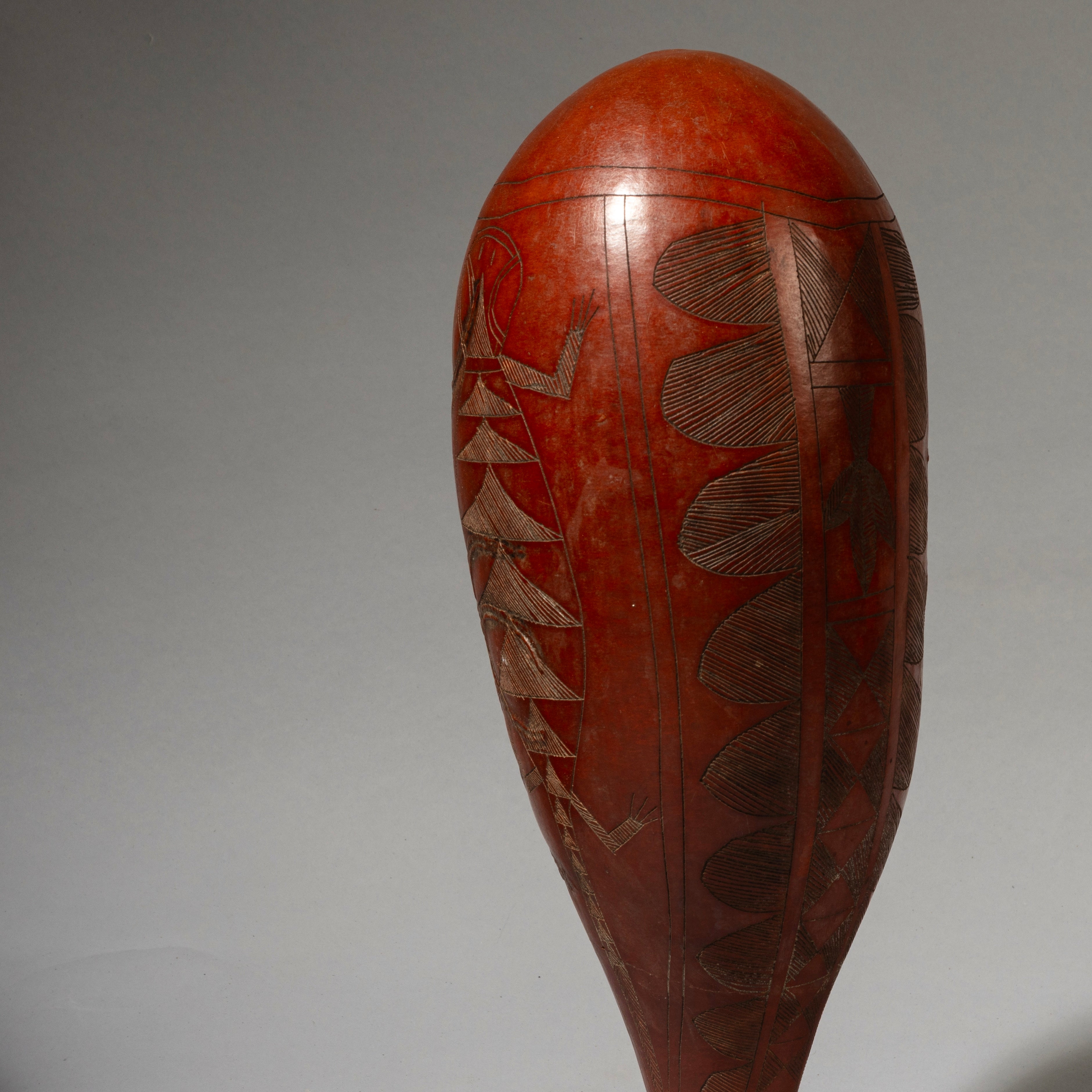 A BEAUTIFUL LARGE ENGRAVED CALABASH  FROM HAUSA TRIBE OF NIGERIA  ( No 4507 )