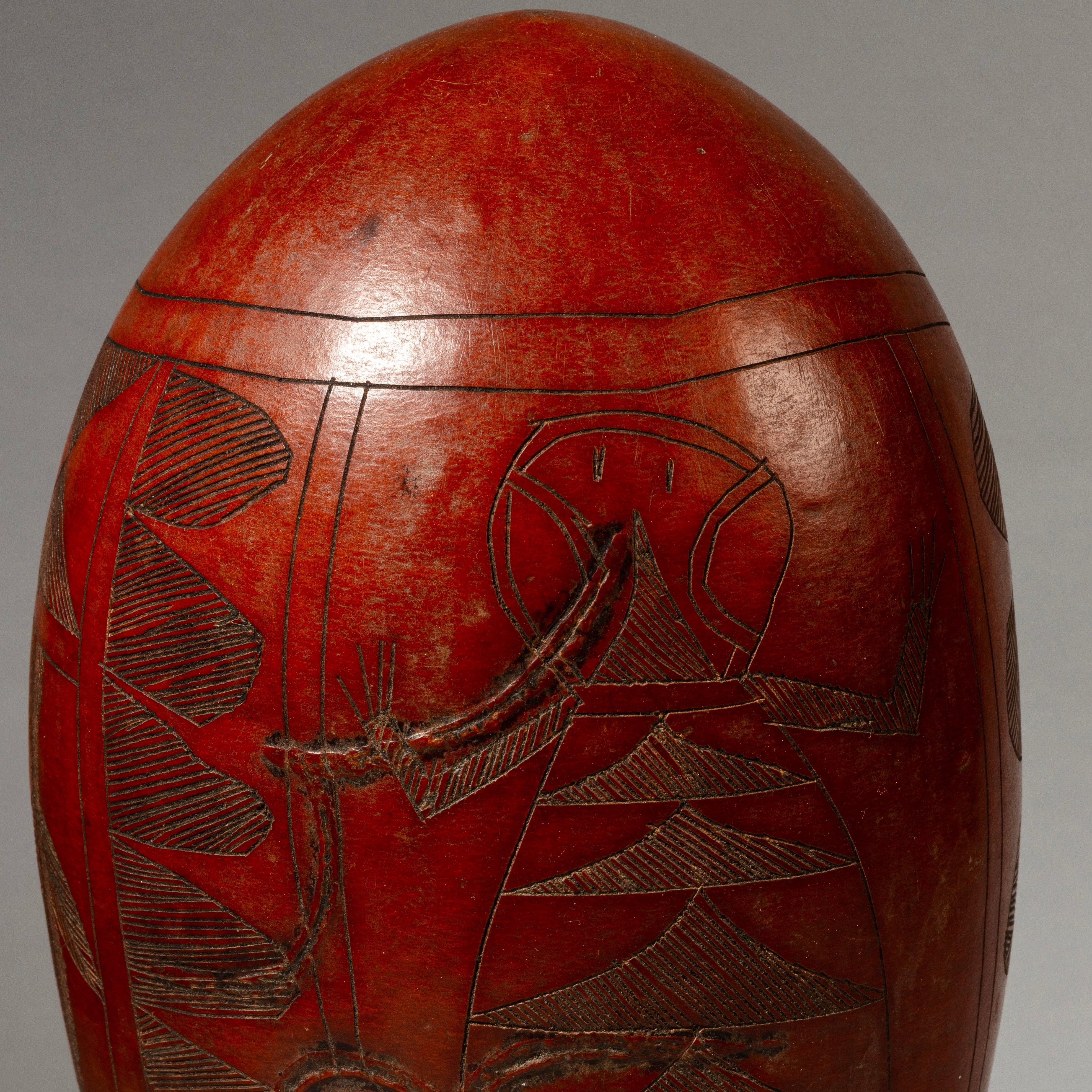 A BEAUTIFUL LARGE ENGRAVED CALABASH  FROM HAUSA TRIBE OF NIGERIA  ( No 4507 )