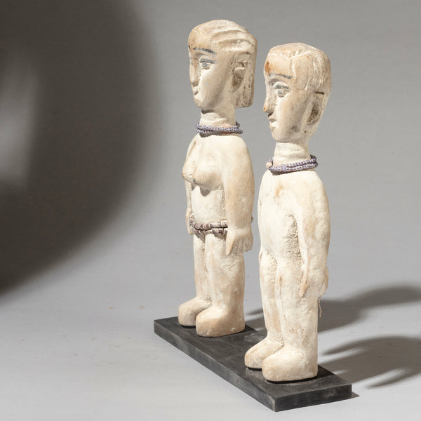 A WHITE COUPLE OF VENAVI DOLLS FROM EWE TRIBE GHANA WEST AFRICA( No 4517 )