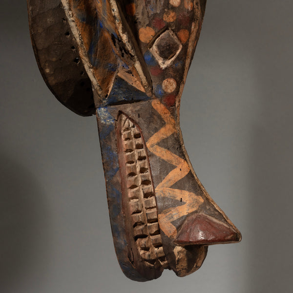 AN AMZING LARGE OGONI MASK WITH TWISTED HORNS + PIGMENT,  NIGERIA ( No 4546 )