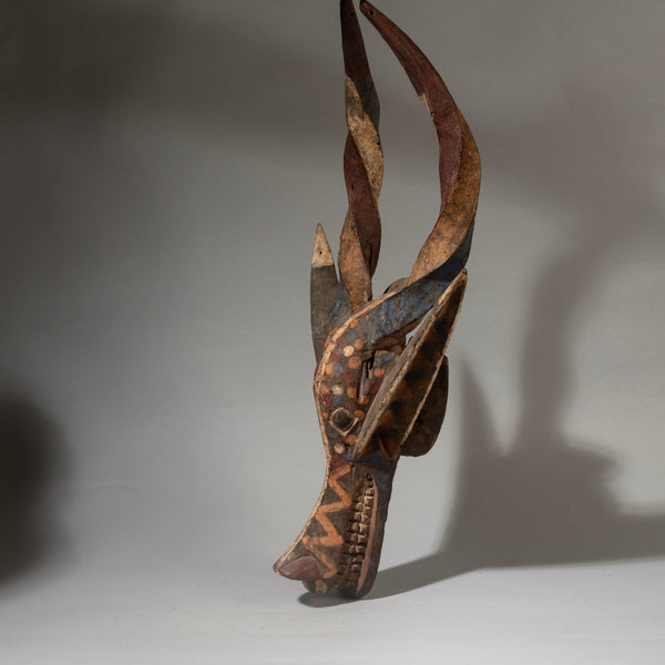 AN AMZING LARGE OGONI MASK WITH TWISTED HORNS + PIGMENT,  NIGERIA ( No 4546 )
