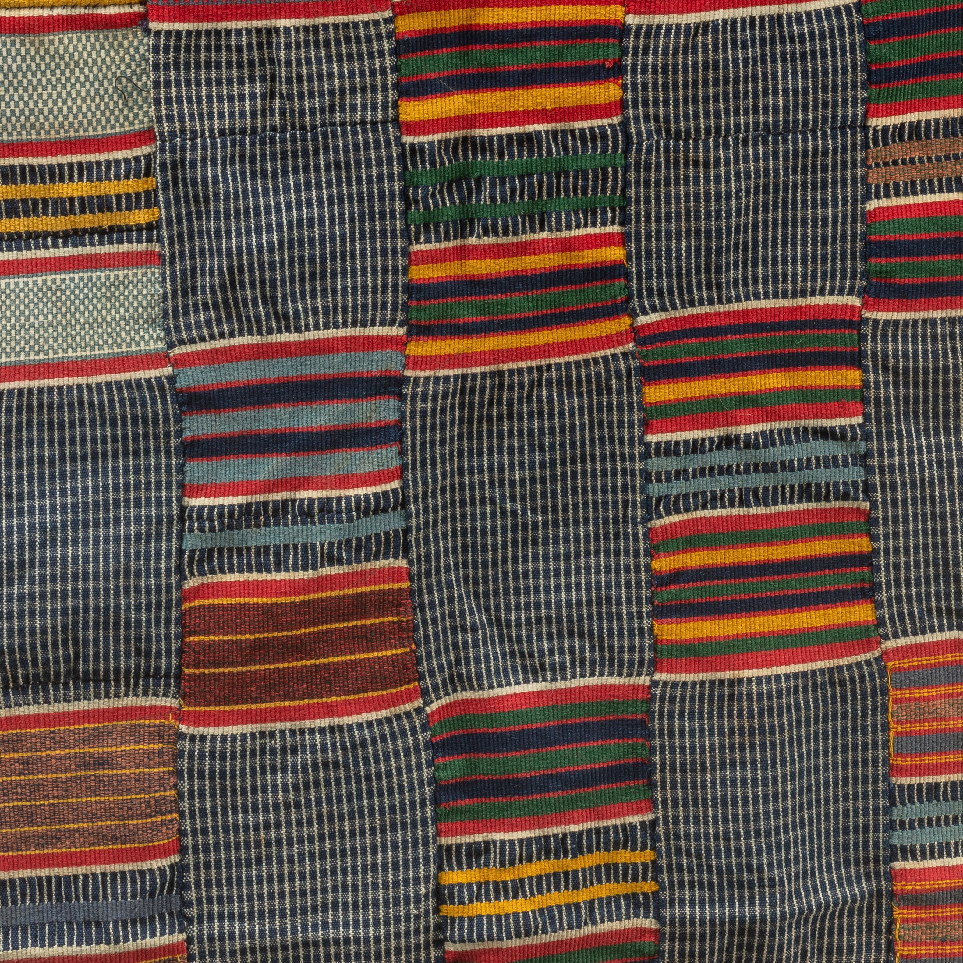 A PRETTY GREY/BLUE PATTERNED WOMANS CLOTH, EWE TRIBE GHANA ( No 4530 )