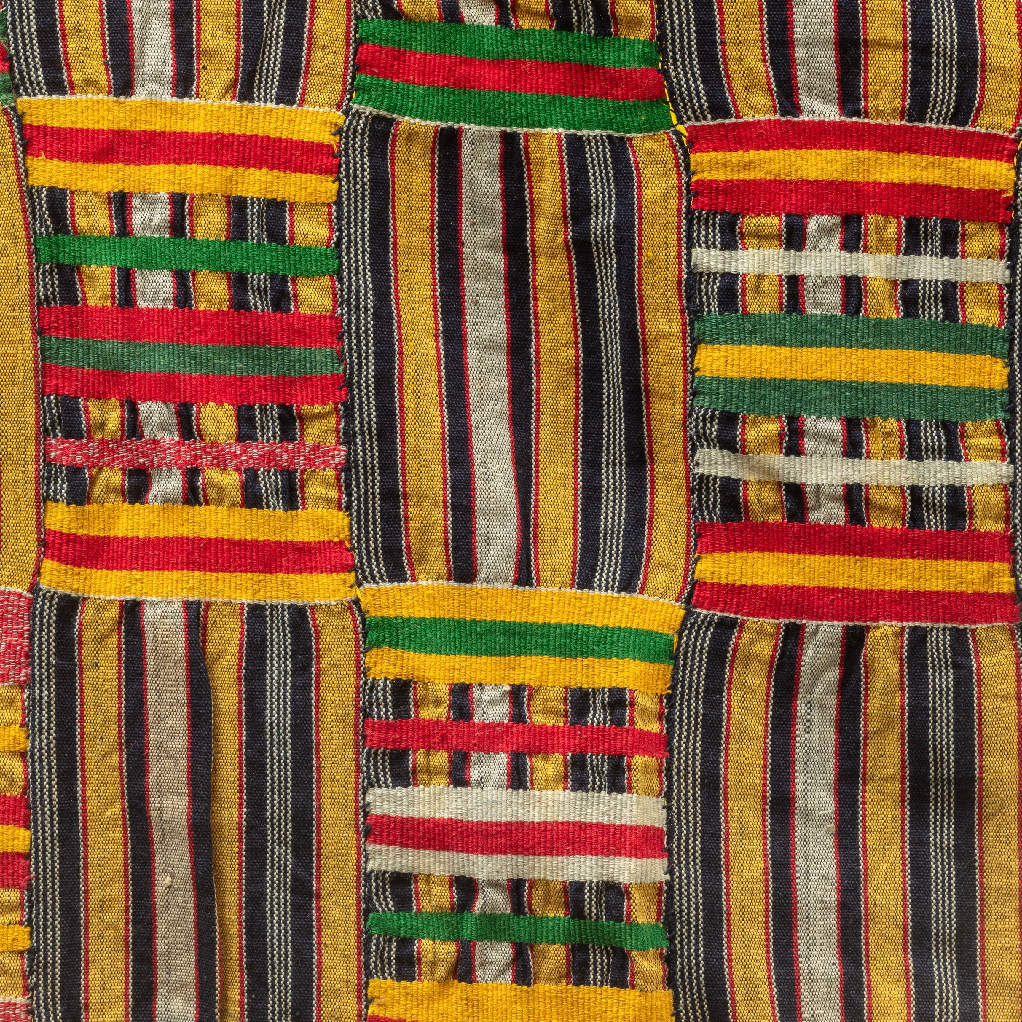 A PRETTY GOLDEN PATTERNED WOMANS CLOTH, EWE TRIBE GHANA ( No 4532 )