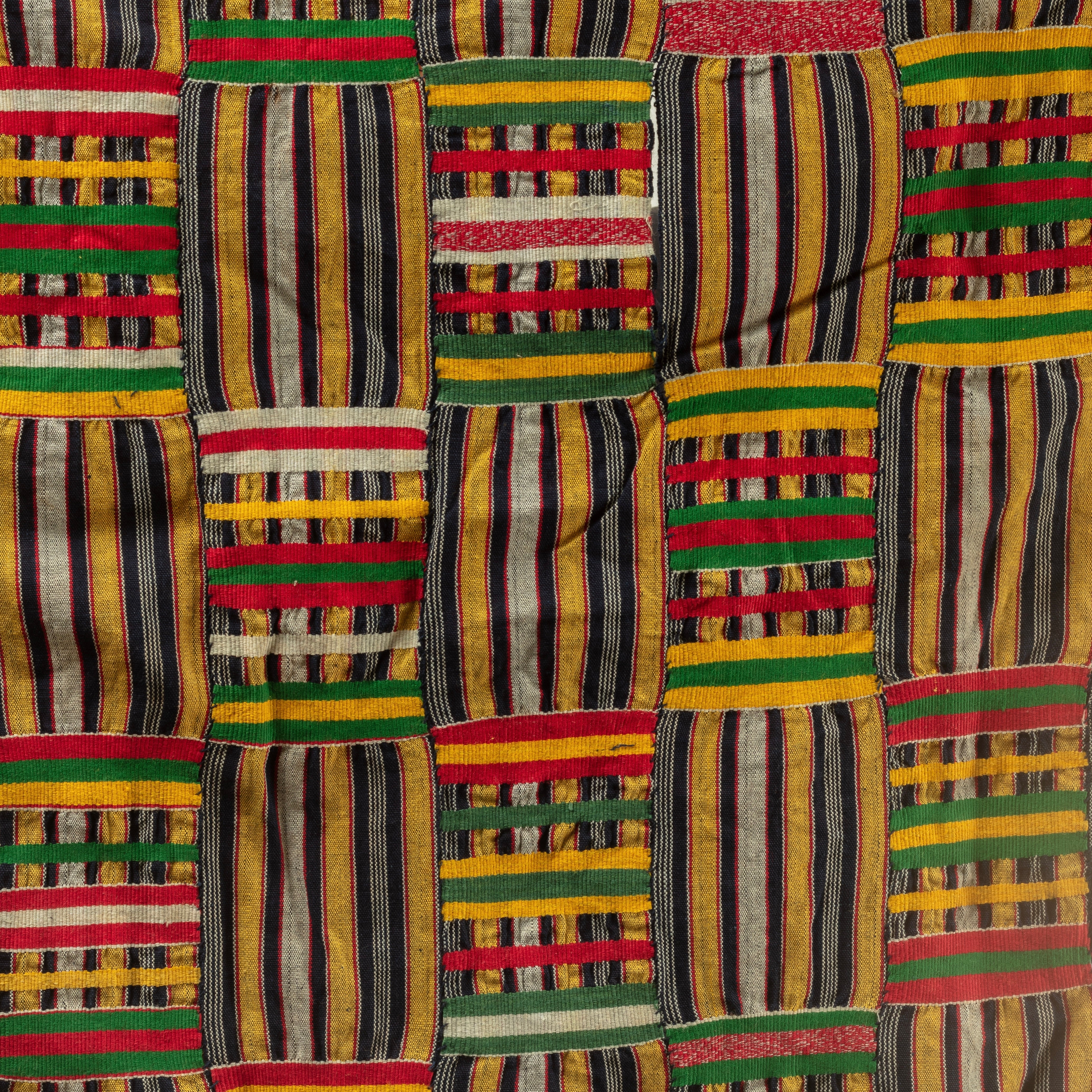 A PRETTY GOLDEN PATTERNED WOMANS CLOTH, EWE TRIBE GHANA ( No 4532 )