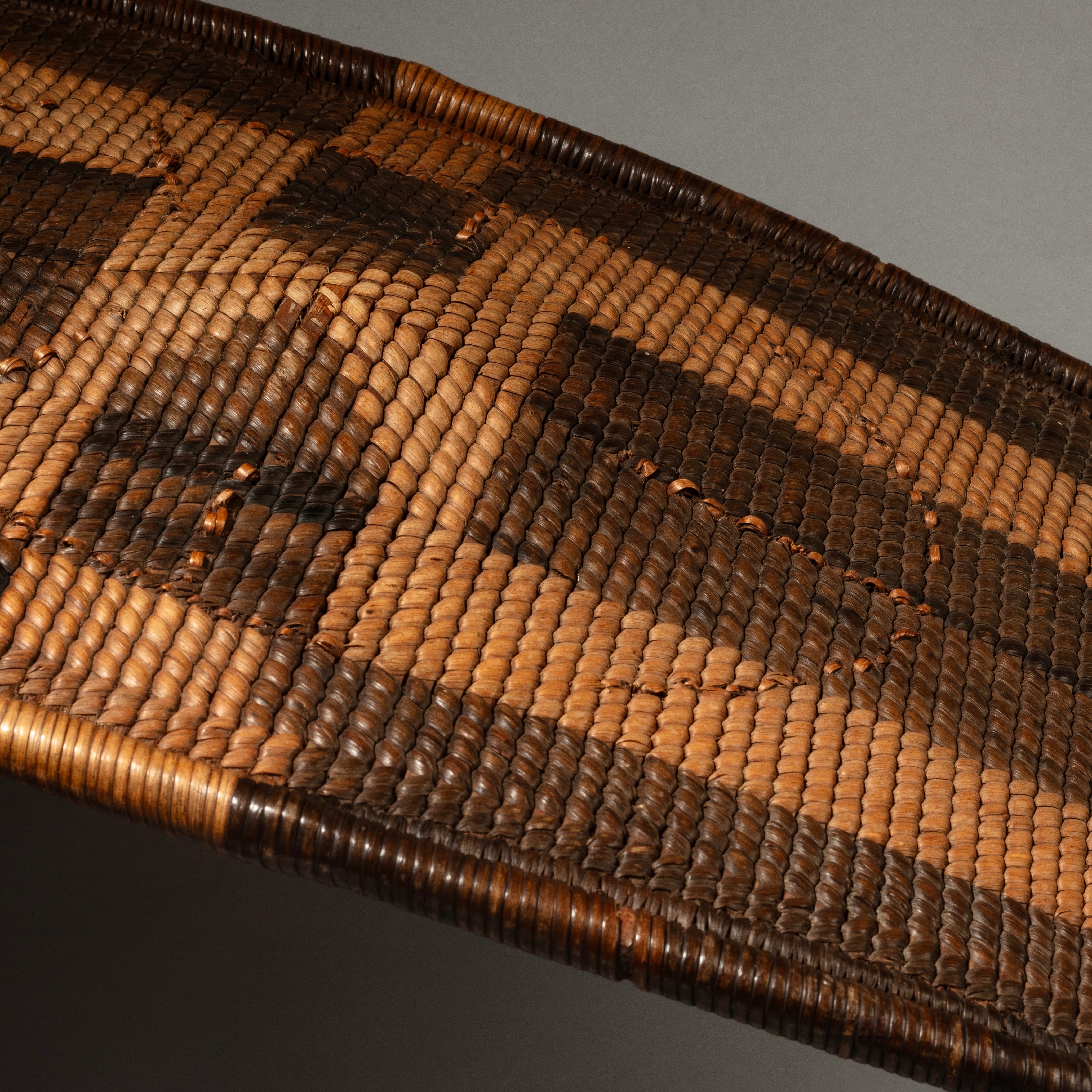 A STUNNING NATURAL FIBRE SHIELD FROM THE NGOMBE TRIBE OF THE CONGO, EX UK COLLECTION  [ No 4544 )