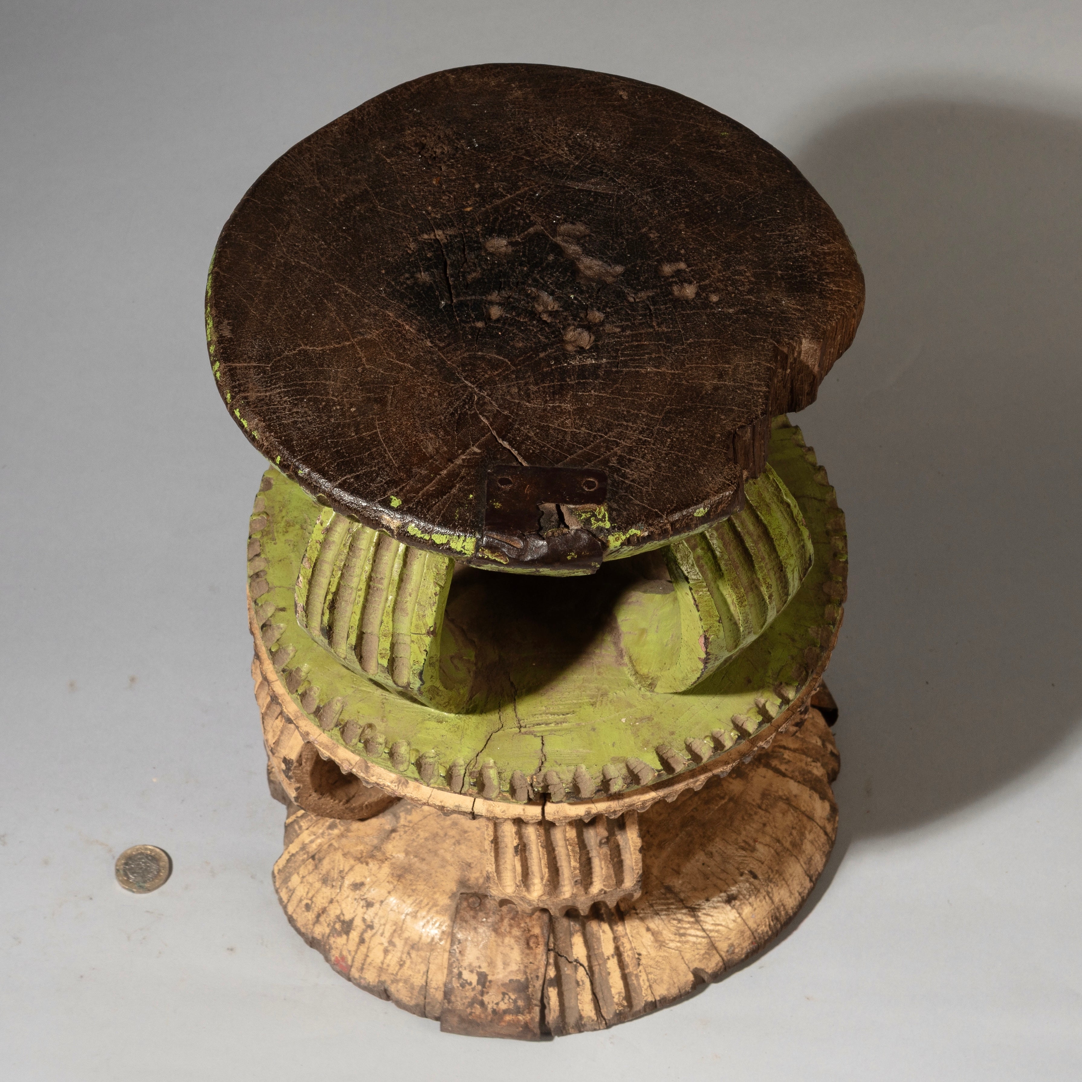 AN INCREDIBLE PAINTED  STOOL, IGBO TRIBE OF NIGERIA ( No 4542 )