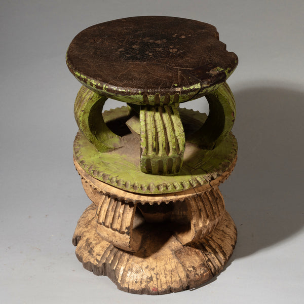 AN INCREDIBLE PAINTED  STOOL, IGBO TRIBE OF NIGERIA ( No 4542 )