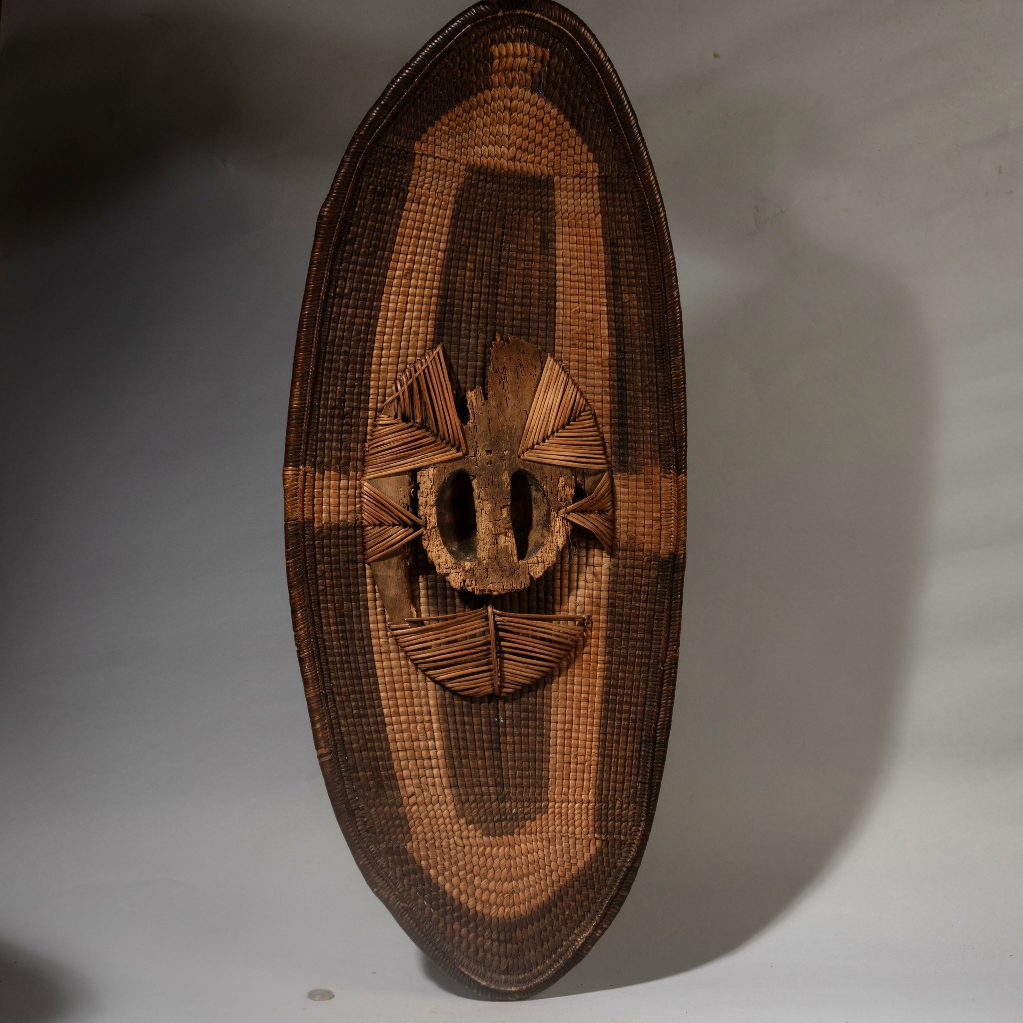 A STUNNING NATURAL FIBRE SHIELD FROM THE NGOMBE TRIBE OF THE CONGO, EX UK COLLECTION  [ No 4544 )