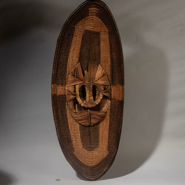A STUNNING NATURAL FIBRE SHIELD FROM THE NGOMBE TRIBE OF THE CONGO, EX UK COLLECTION  [ No 4544 )