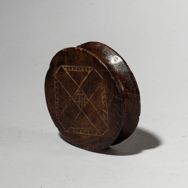 AY SOFT, ENGRAVED WOODEN LIP PLUG FROM THE SURI TRIBE OF ETHIOPIA E.AFRICA ( No 4568 )