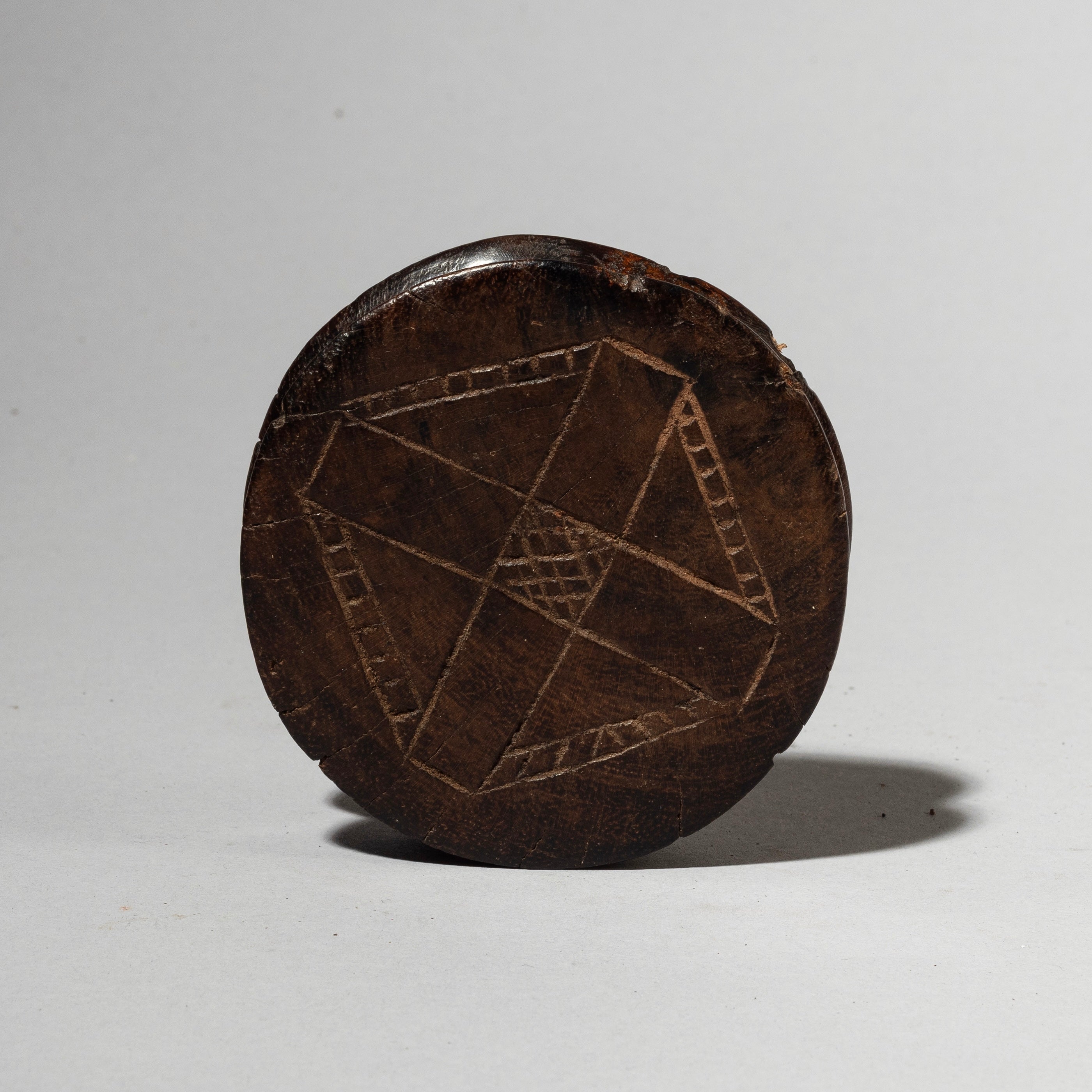 AY SOFT, ENGRAVED WOODEN LIP PLUG FROM THE SURI TRIBE OF ETHIOPIA E.AFRICA ( No 4568 )