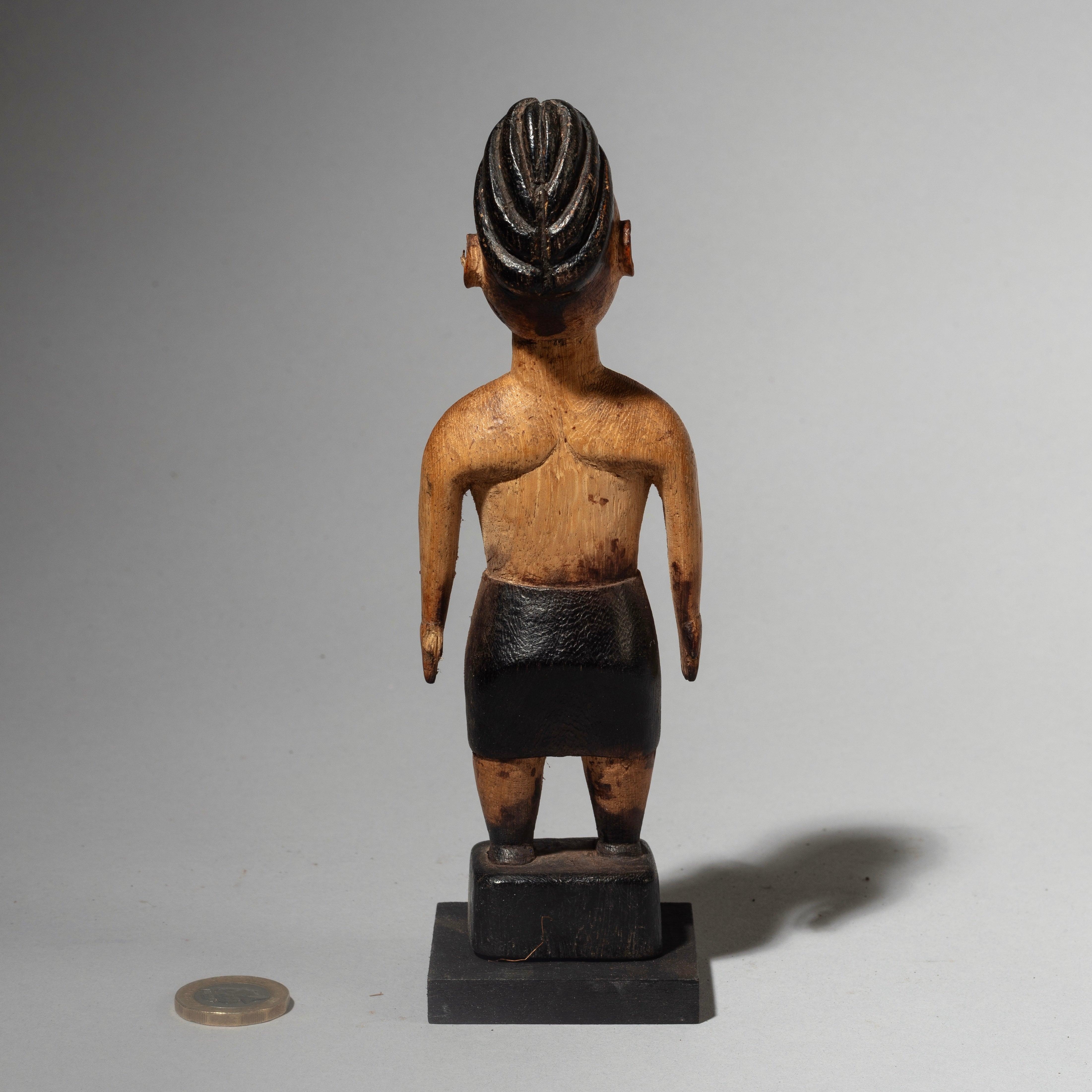 A SWEET  PATINATED EWE TRIBE VENAVI ( No 4562 )