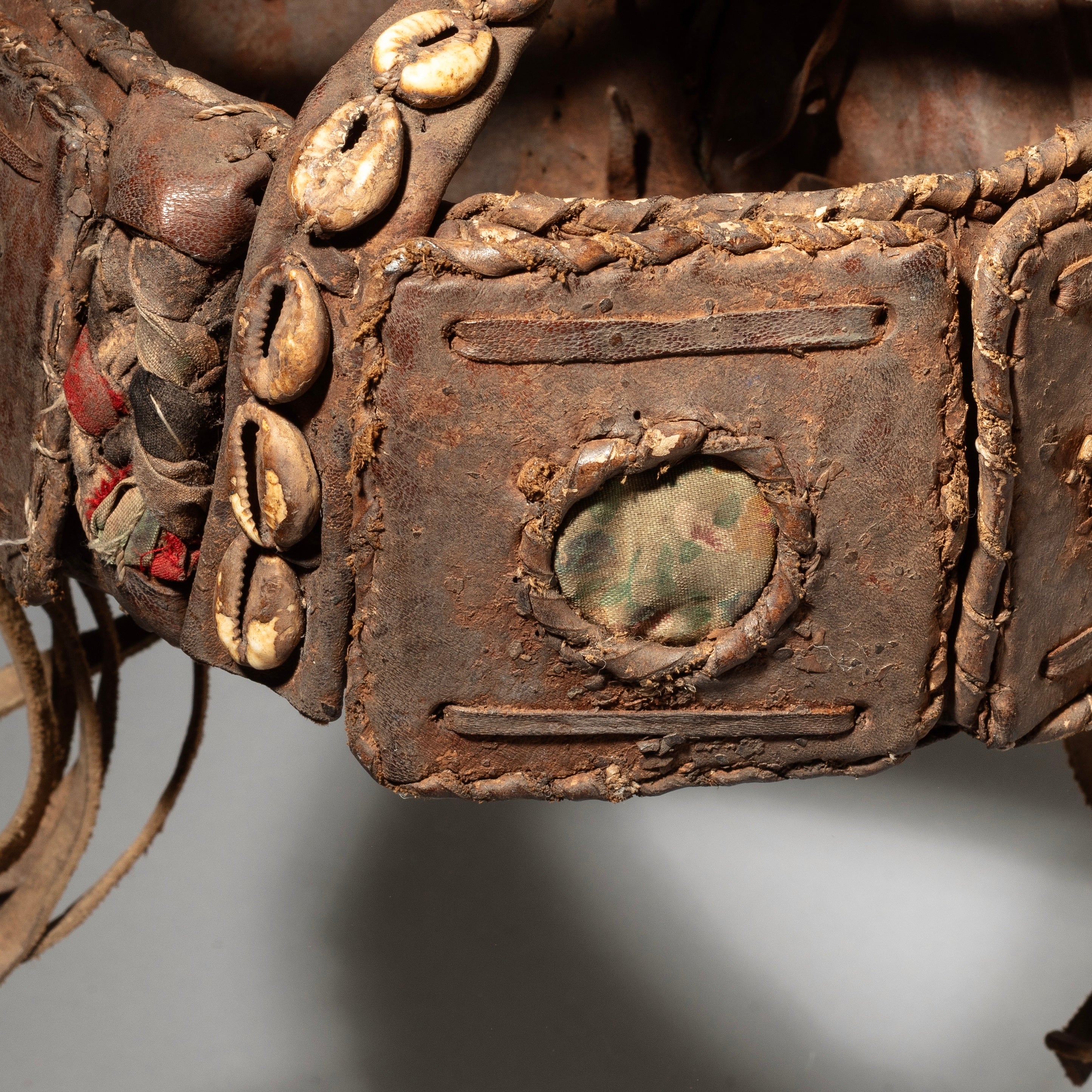 AN ENCRUSTED HAT FETISH FROM THE EWE TRIBE OF GHANA W.AFRICA( No 4377 )