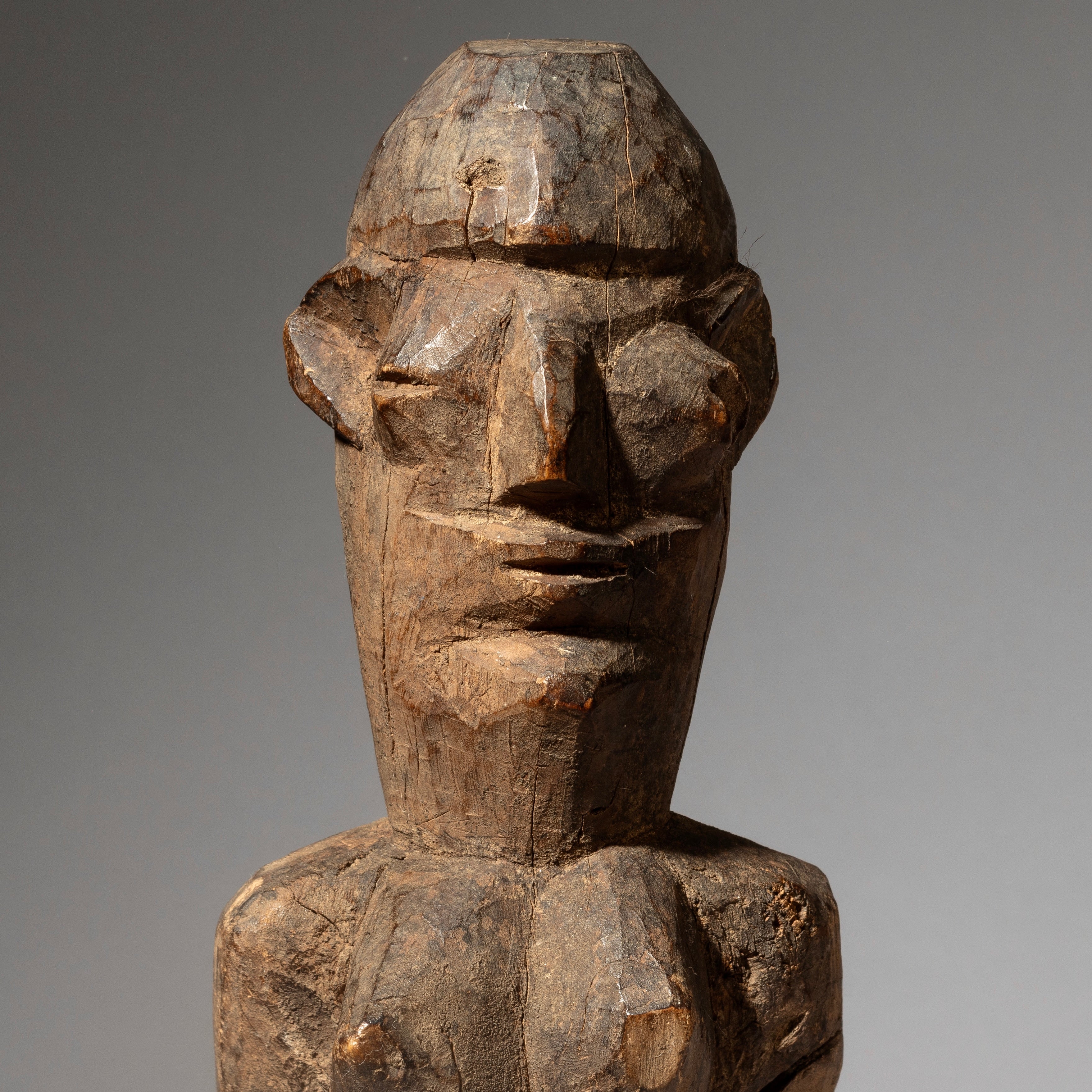 A DIGNIFIED LOBI THIL FIGURE FROM BURKINA FASO     ( No 4561 )