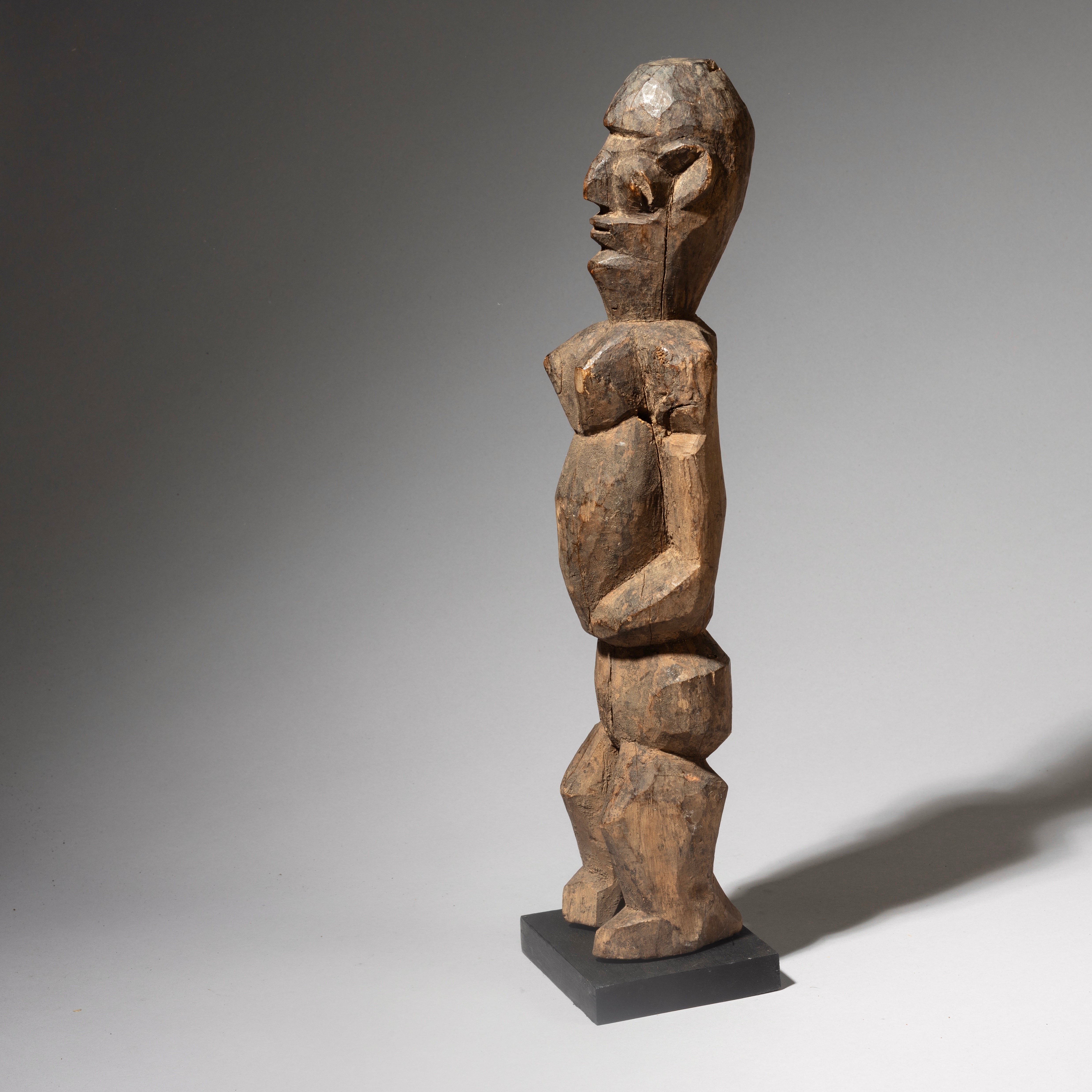 A DIGNIFIED LOBI THIL FIGURE FROM BURKINA FASO     ( No 4561 )
