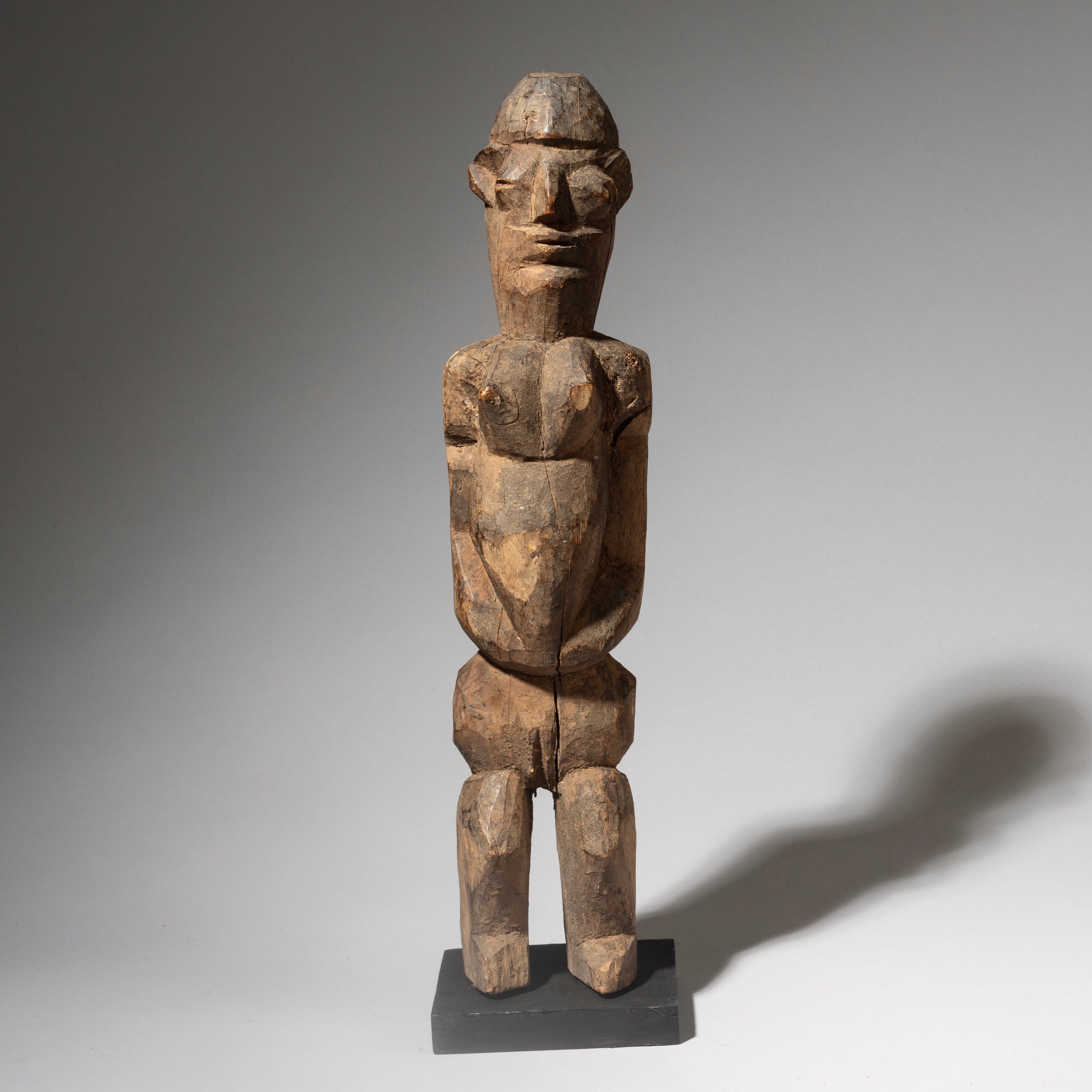 A DIGNIFIED LOBI THIL FIGURE FROM BURKINA FASO     ( No 4561 )