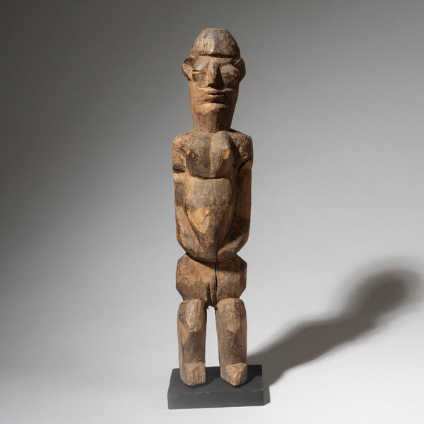 A DIGNIFIED LOBI THIL FIGURE FROM BURKINA FASO     ( No 4561 )
