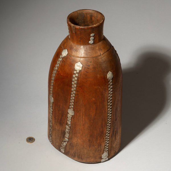 AN INTRICATELY REPAIRED HONEY POT TUTSI TRIBE RWANDA ( No 4553)