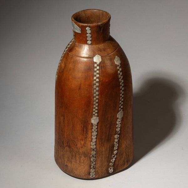 AN INTRICATELY REPAIRED HONEY POT TUTSI TRIBE RWANDA ( No 4553)