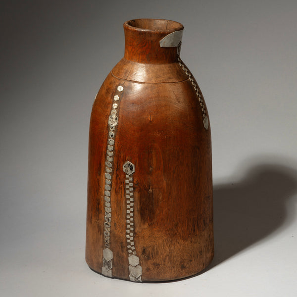 AN INTRICATELY REPAIRED HONEY POT TUTSI TRIBE RWANDA ( No 4553)