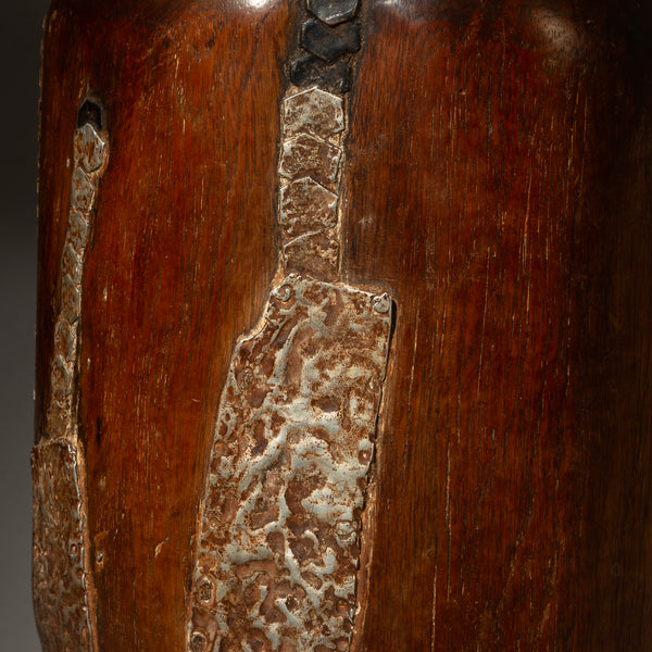 A BIG ROBUST HONEY POT WITH METAL INDIGENOUS REPAIRS FROM THE TUTSI TRIBE OF RWANDA ( No 4554 )
