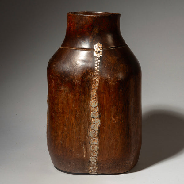 A BIG ROBUST HONEY POT WITH METAL INDIGENOUS REPAIRS FROM THE TUTSI TRIBE OF RWANDA ( No 4554 )