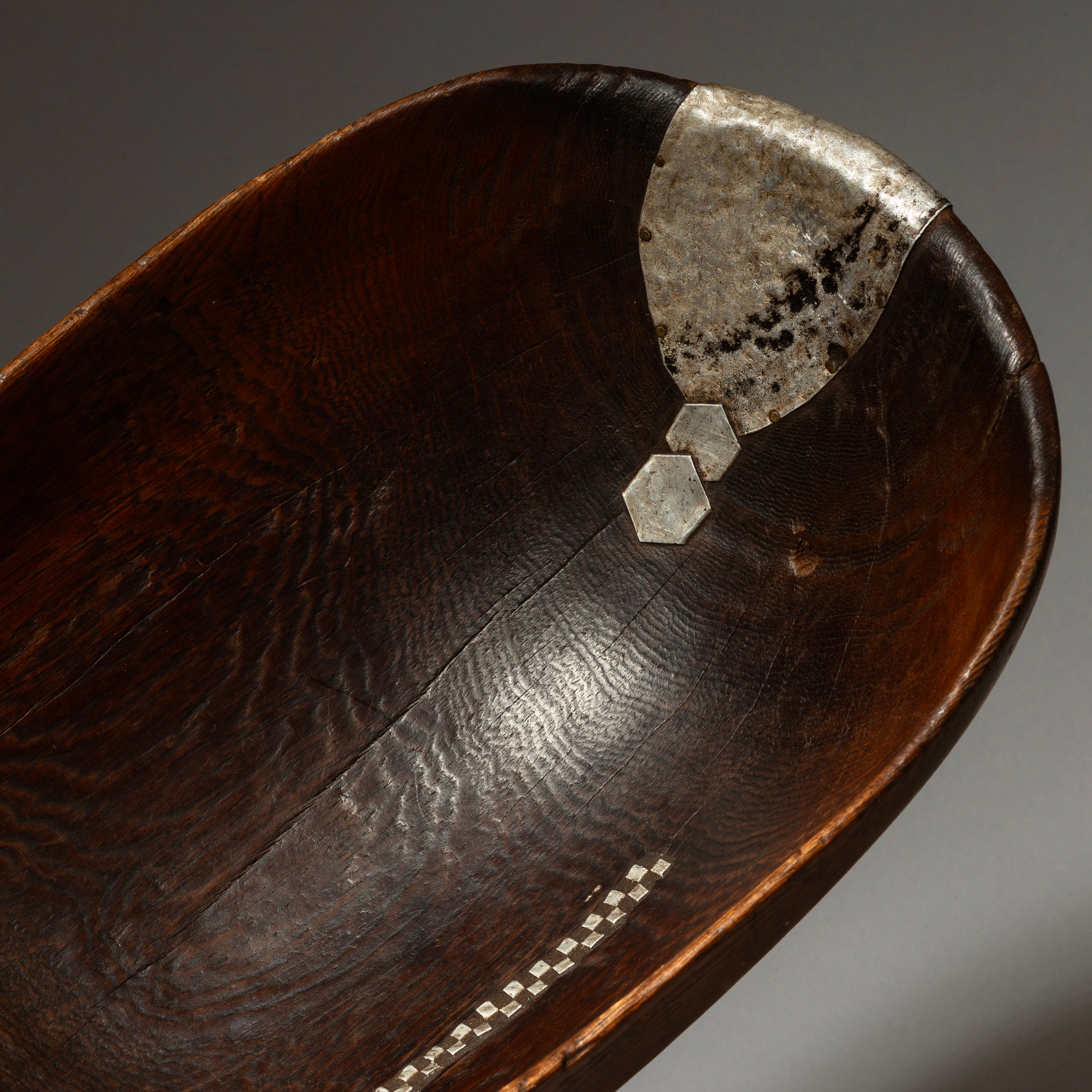 A LUSCIOUS WOODEN BOWL, TUTSI TRIBE RWANDA ( No 4336)