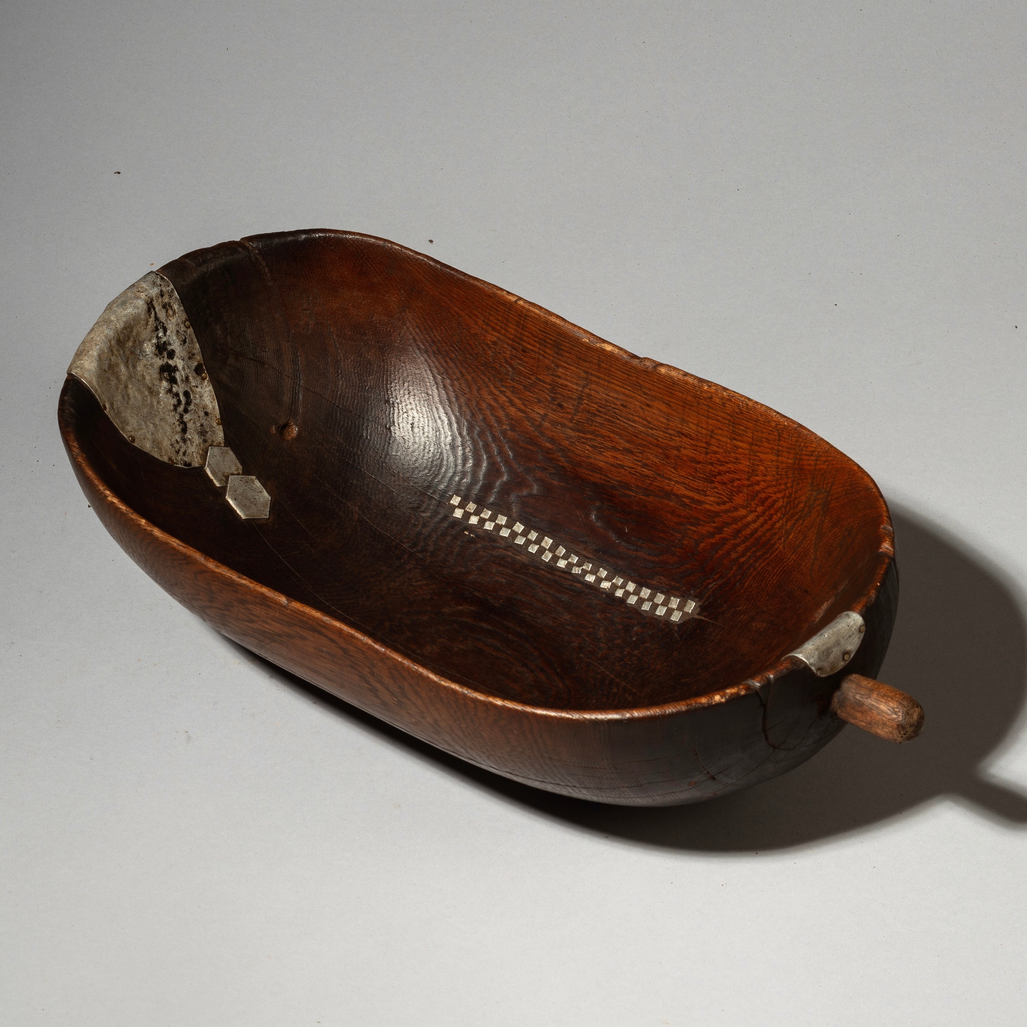 A LUSCIOUS WOODEN BOWL, TUTSI TRIBE RWANDA ( No 4336)