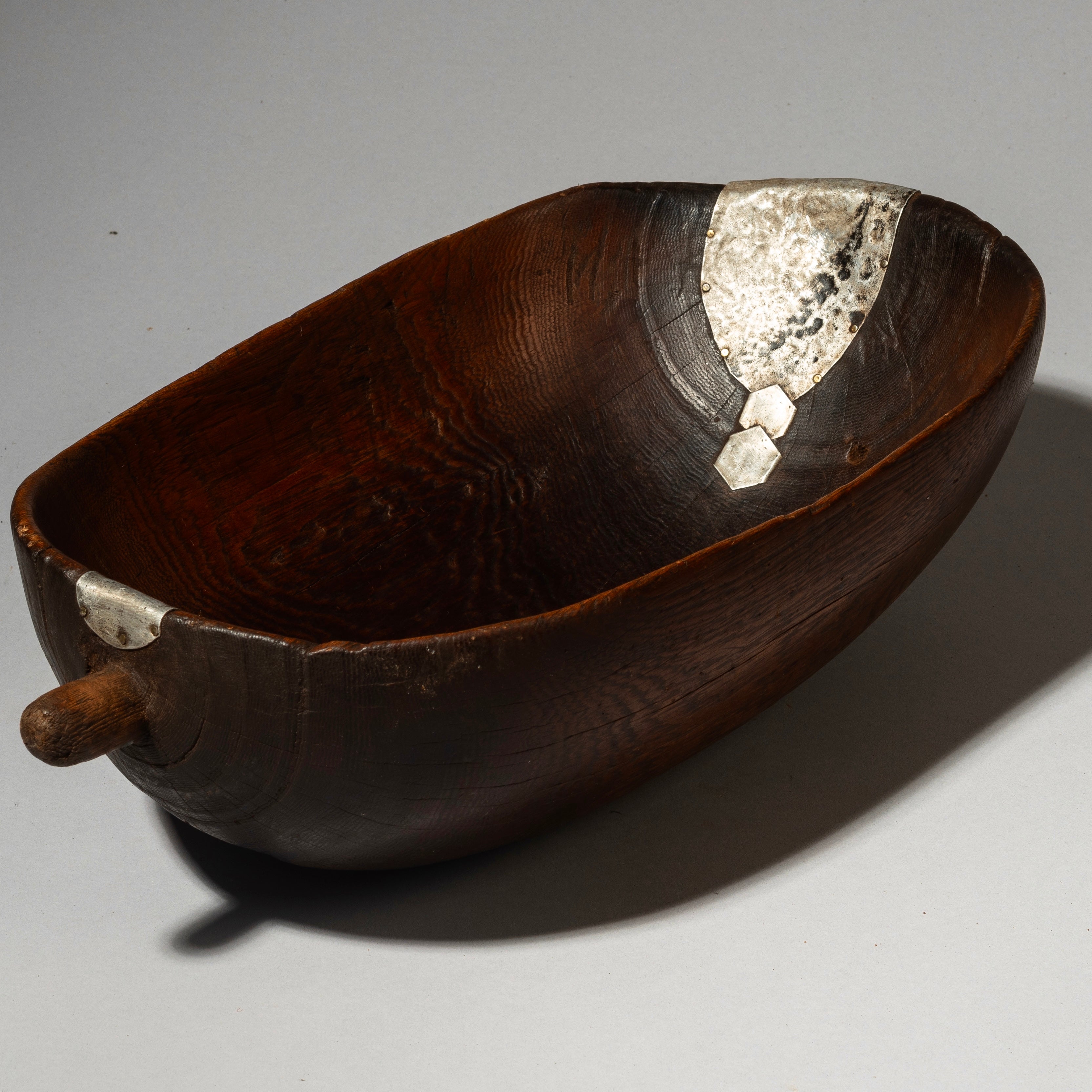 A LUSCIOUS WOODEN BOWL, TUTSI TRIBE RWANDA ( No 4336)
