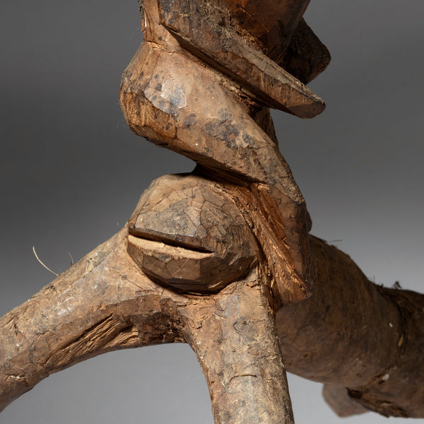 A UNIQUE ARTISTIC LARGE LOBI THIL FIGURE WITH TRIPOD FROM BURKINA FASO ( No 4576 )