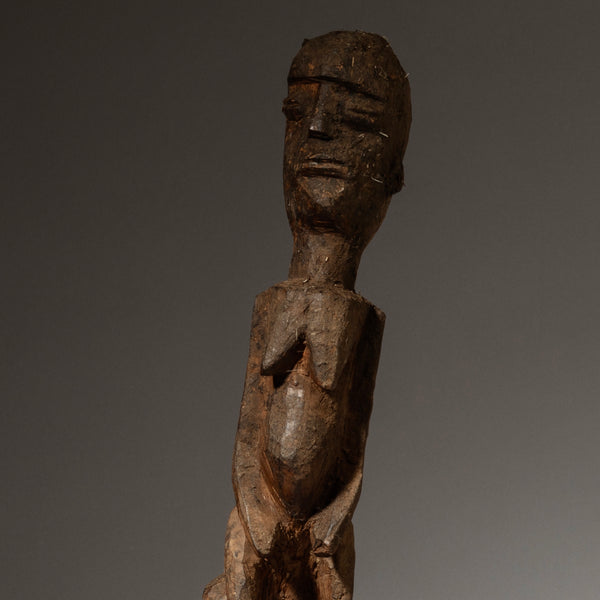 A UNIQUE ARTISTIC LARGE LOBI THIL FIGURE WITH TRIPOD FROM BURKINA FASO ( No 4576 )