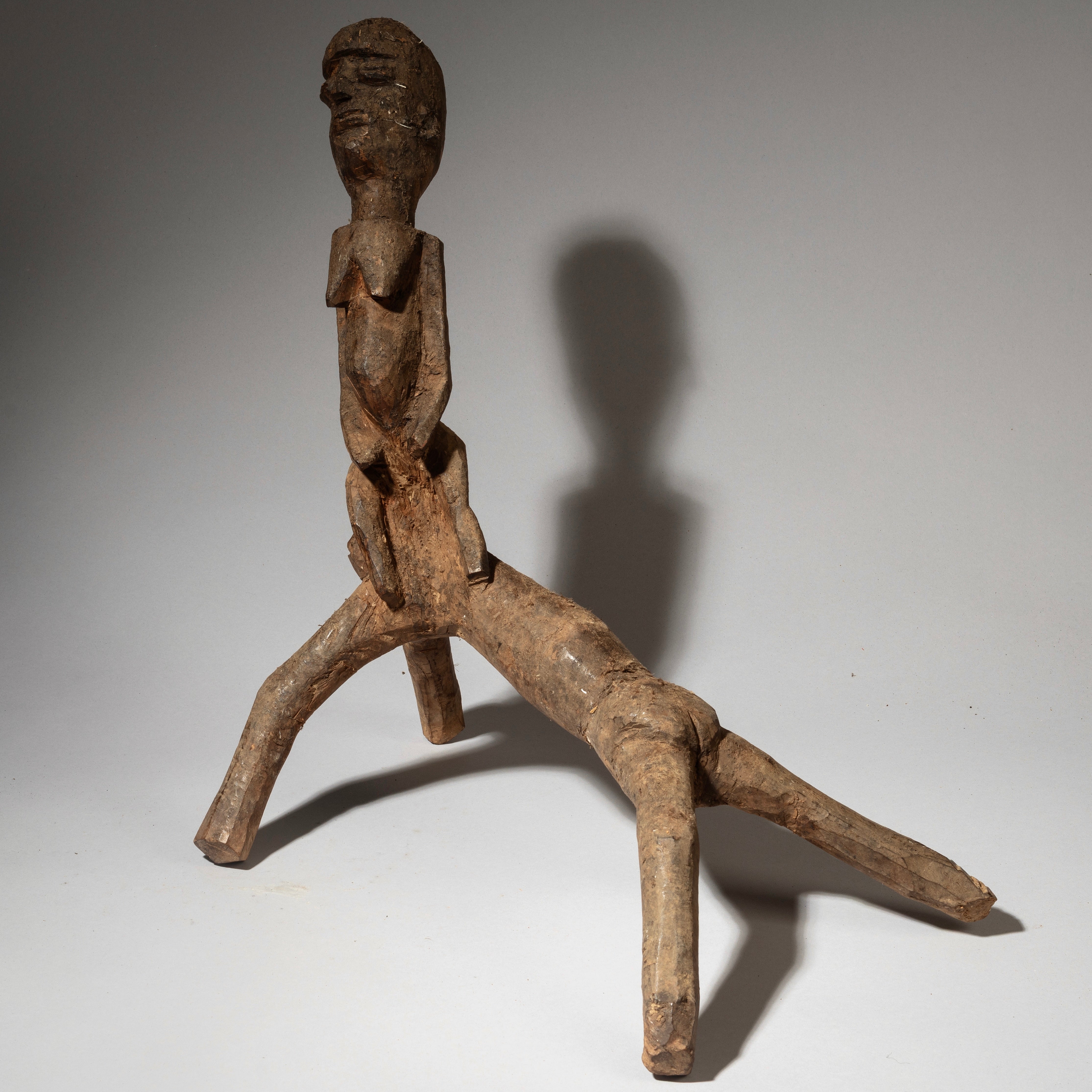 A UNIQUE ARTISTIC LARGE LOBI THIL FIGURE WITH TRIPOD FROM BURKINA FASO ( No 4576 )