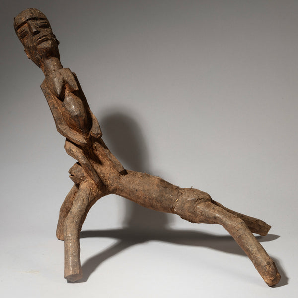 A UNIQUE ARTISTIC LARGE LOBI THIL FIGURE WITH TRIPOD FROM BURKINA FASO ( No 4576 )