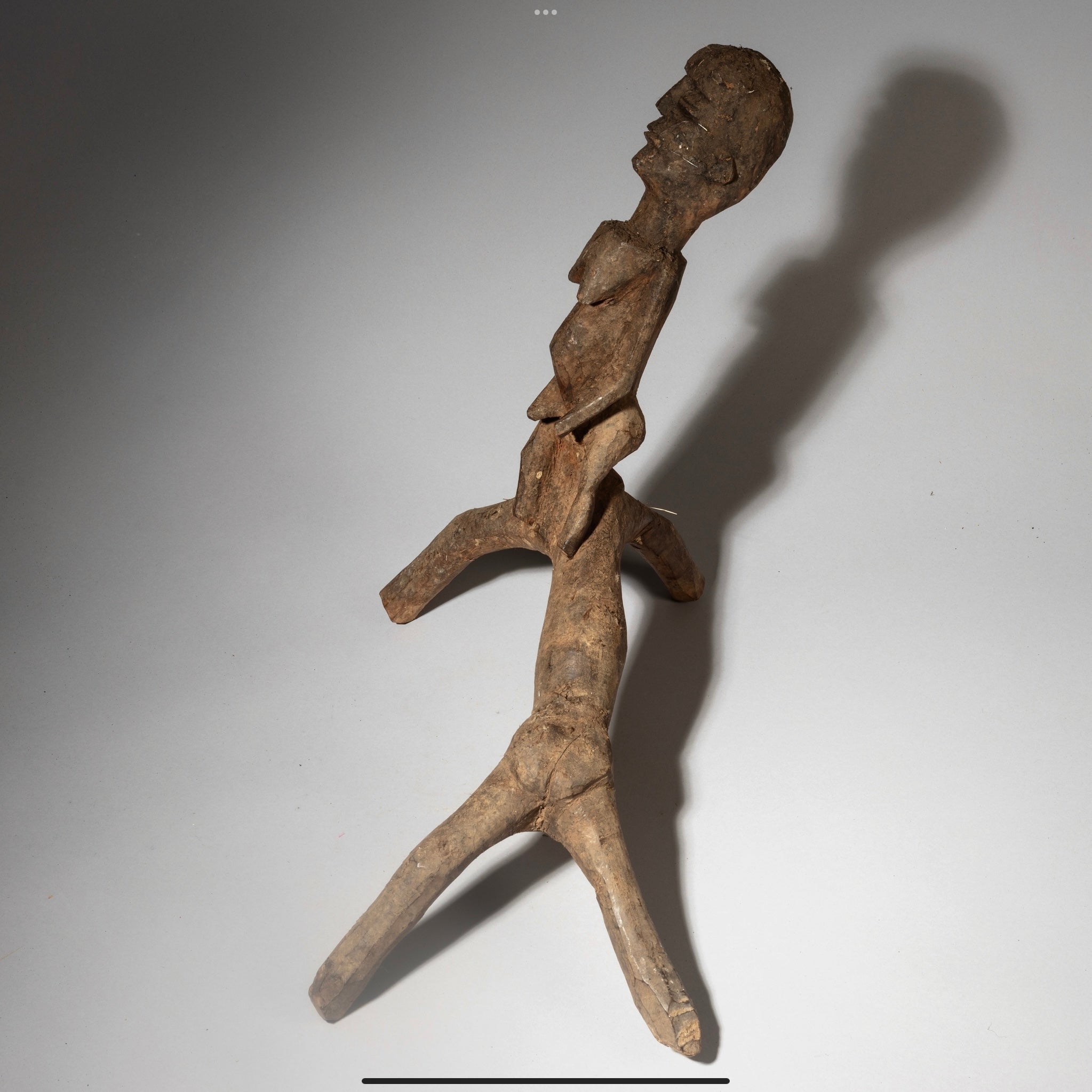 A UNIQUE ARTISTIC LARGE LOBI THIL FIGURE WITH TRIPOD FROM BURKINA FASO ( No 4576 )