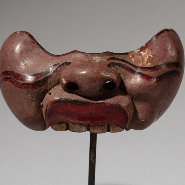A RARE, HUMEROUS TOPENG MASK FROM JAVA INDONESIA ( No 4639 ).