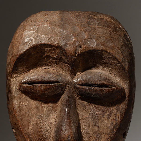A PRECISE PASSPORT MASK WITH REMNANTS OF PIGMENT , LEGA TRIBE CONGO ( No 4598)