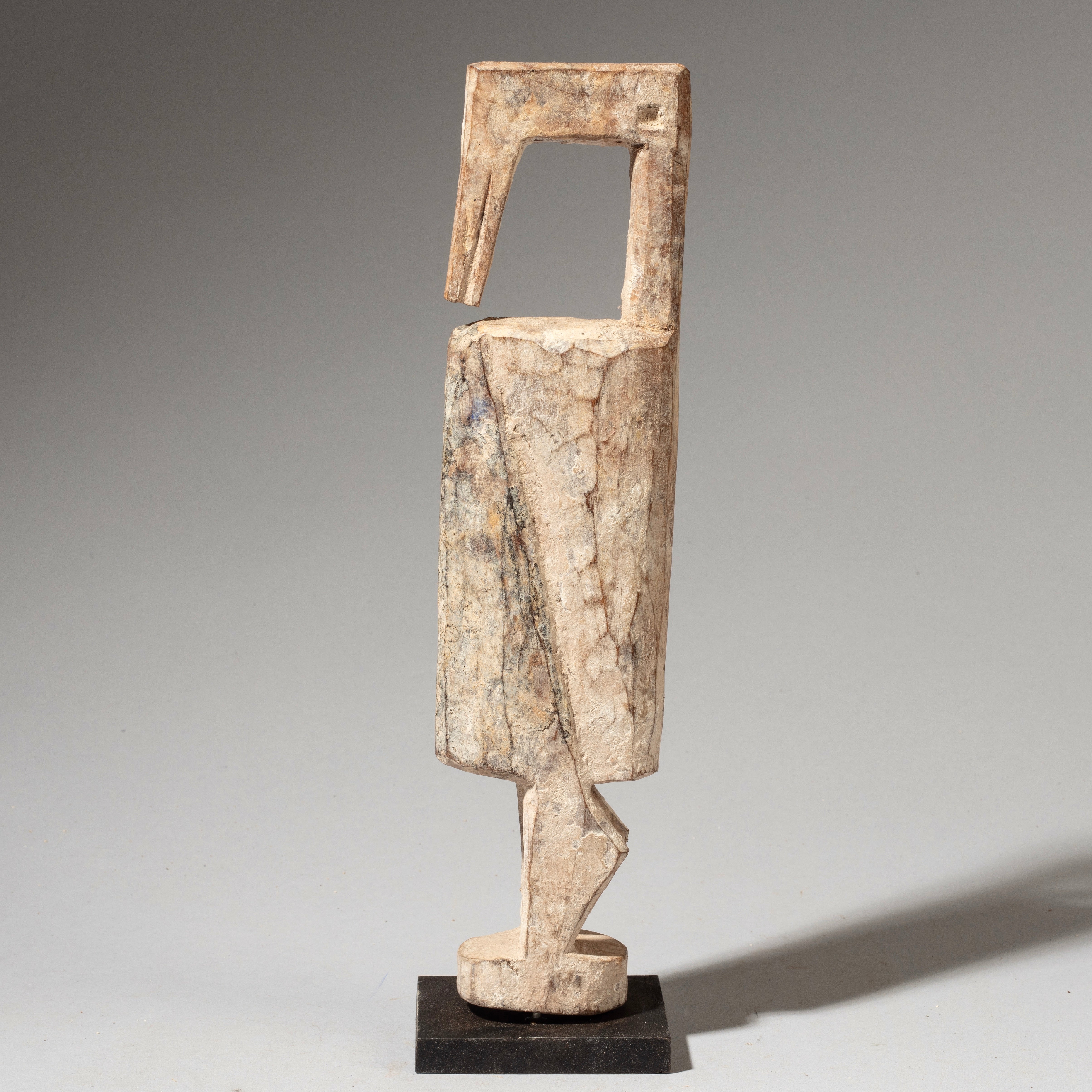 A SUPREMELY STYLISED HORN BILL NATURE SPIRIT FROM THE ADAN TRIBE OF GHANA W AFRICA ( No 4661 )