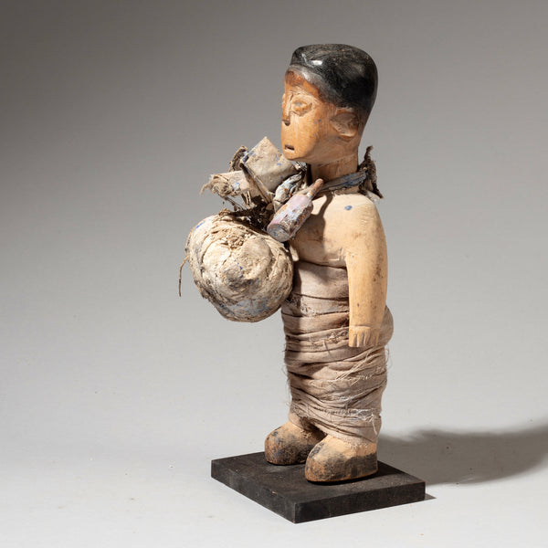 ENCRUSTED VENAVI ALTAR FIGURE WITH MAGIC BUNDLE, EWE TRIBE OF GHANA ( No 4594 )