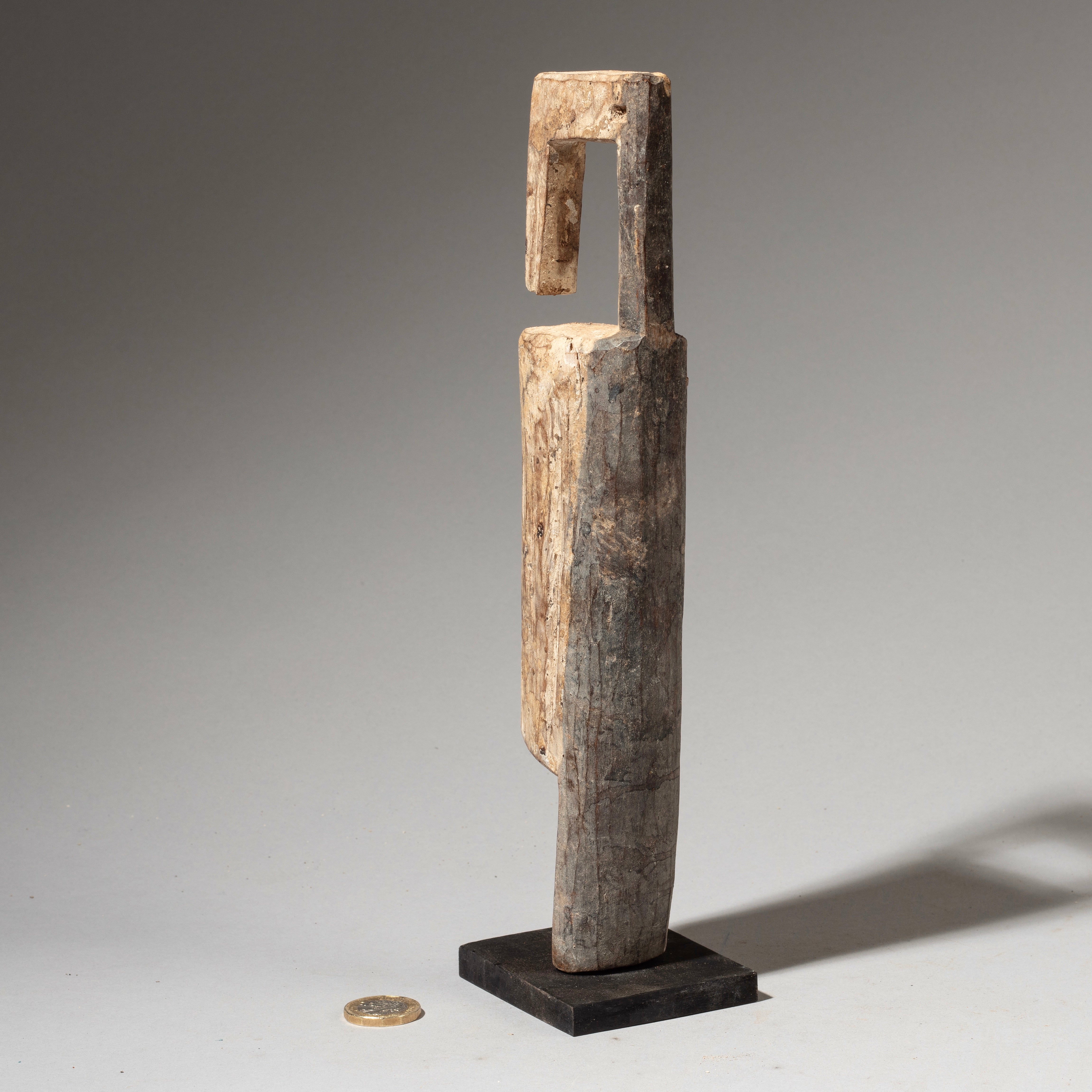 A HANDSOME HORNBILL FROM ADAN TRIBE OF GHANA W.AFRICA( No 4631 )