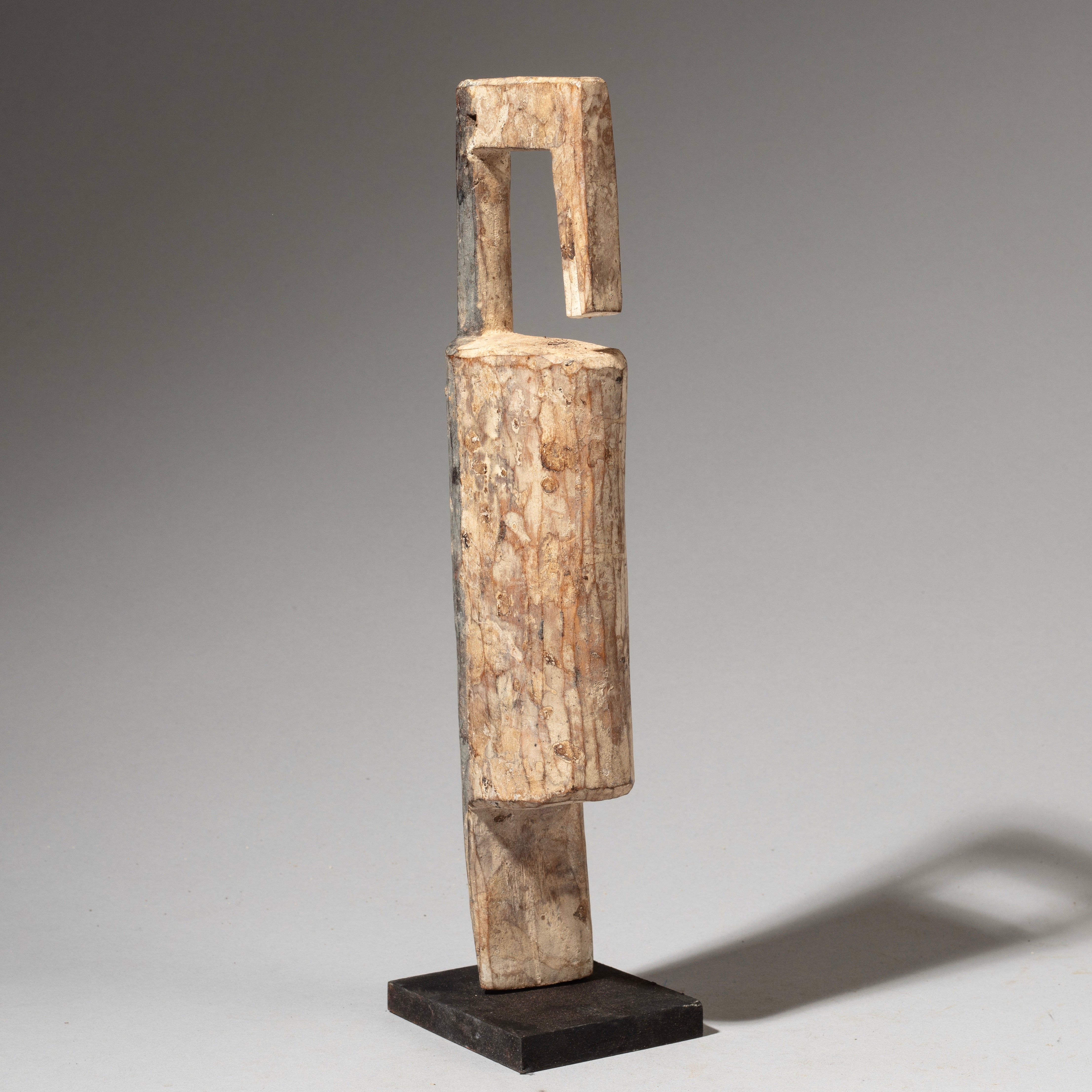 A HANDSOME HORNBILL FROM ADAN TRIBE OF GHANA W.AFRICA( No 4631 )