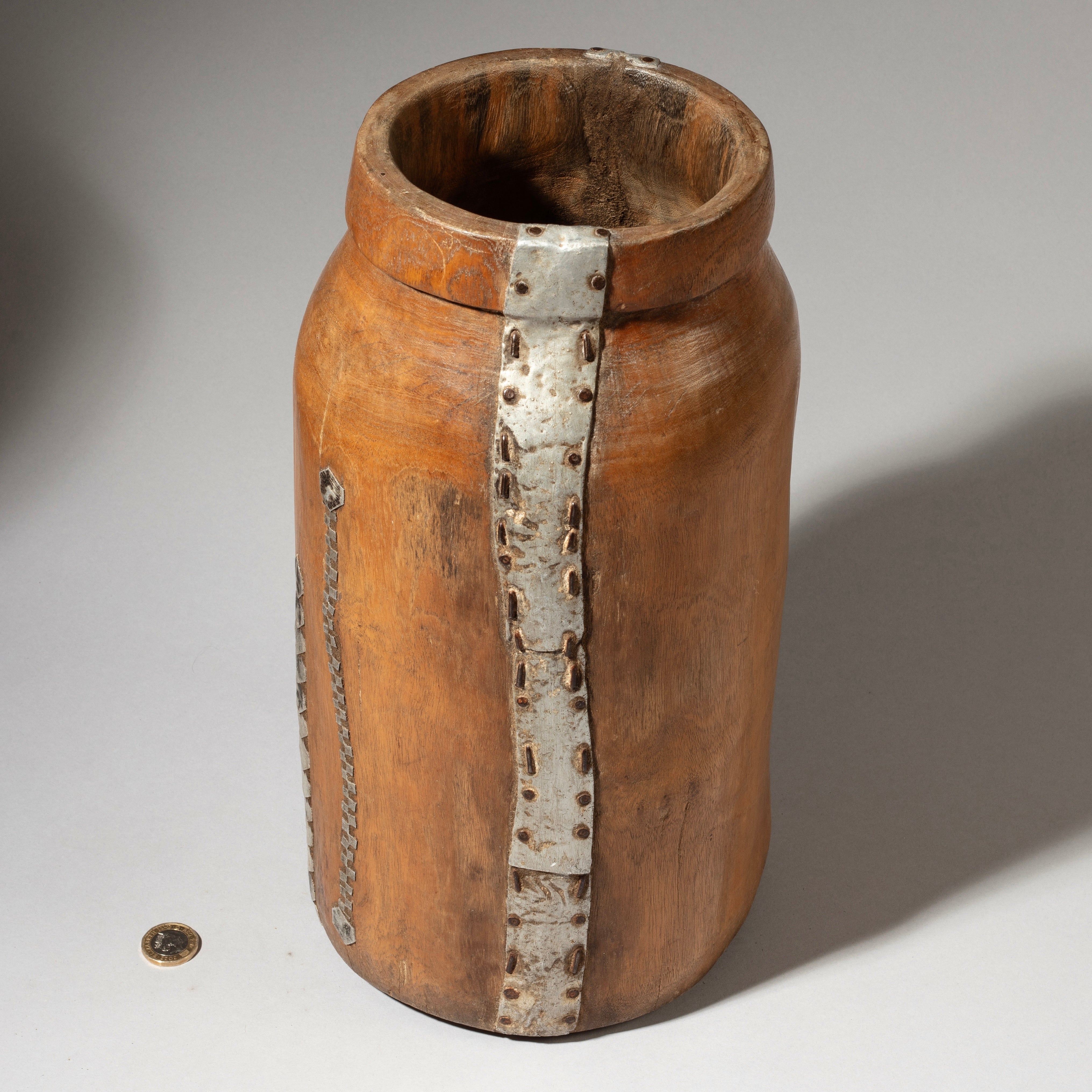 A BIG ROBUST HONEY POT WITH METAL INDIGENOUS REPAIRS FROM THE TUTSI TRIBE OF RWANDA ( No 4607 )