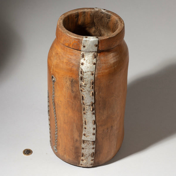 A BIG ROBUST HONEY POT WITH METAL INDIGENOUS REPAIRS FROM THE TUTSI TRIBE OF RWANDA ( No 4607 )